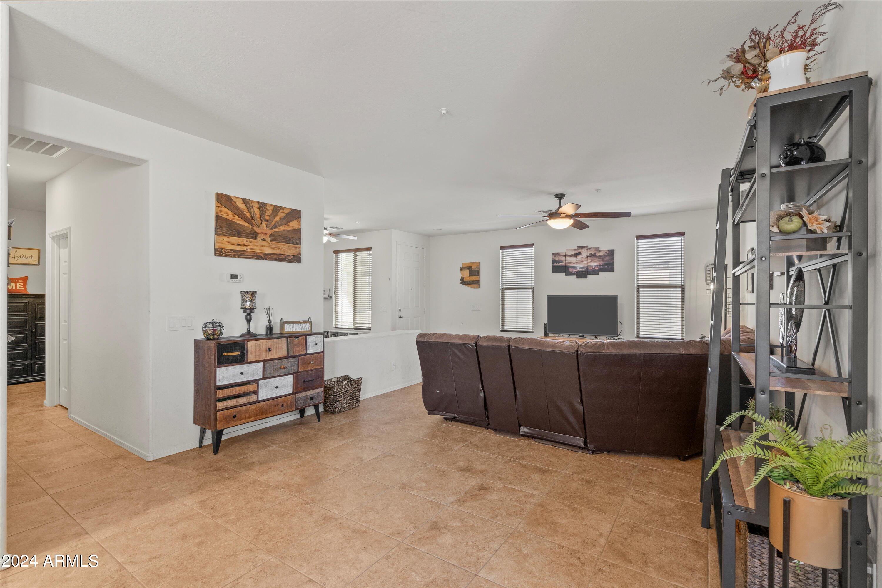 8894 W CAMERON Drive