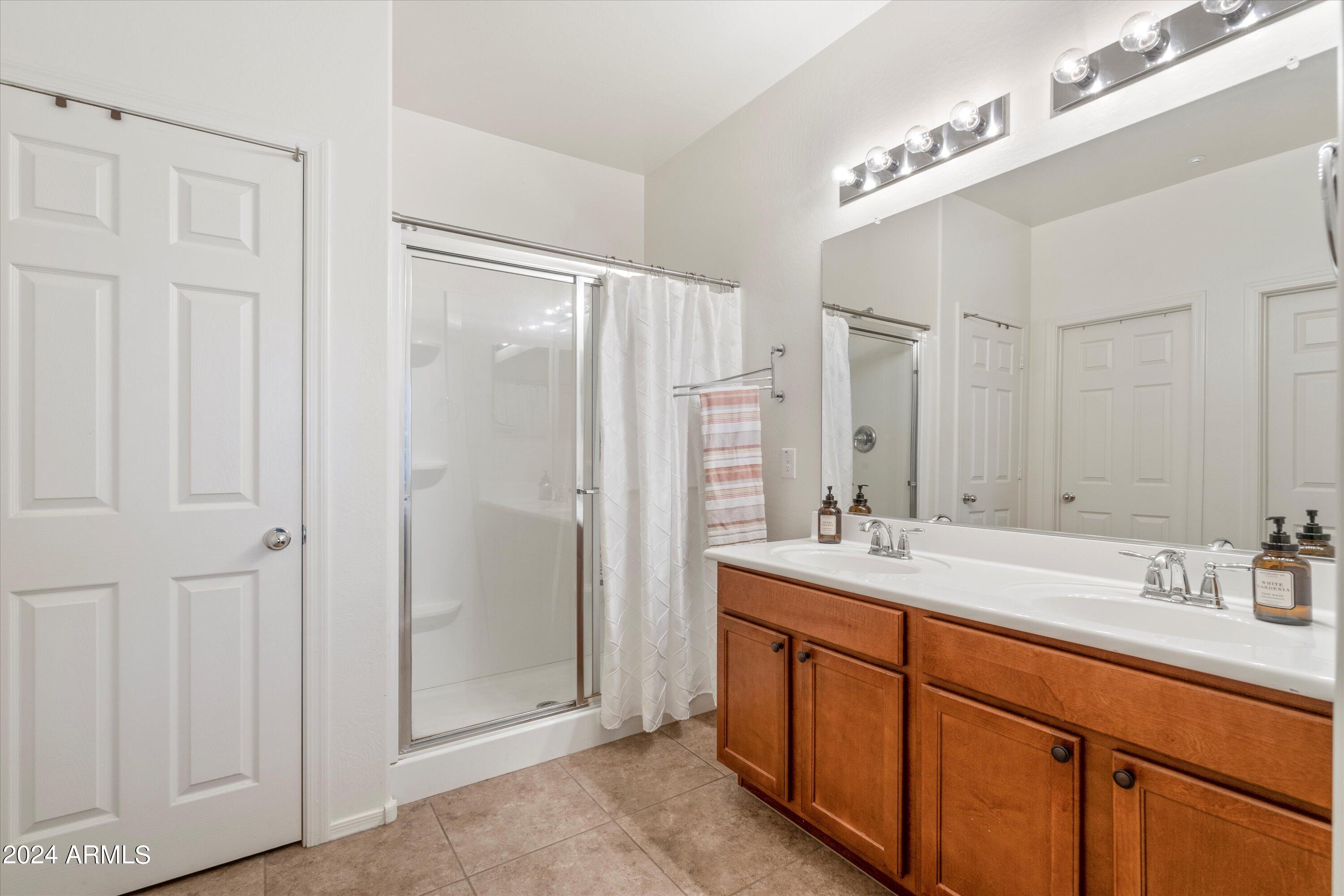 8894 W CAMERON Drive