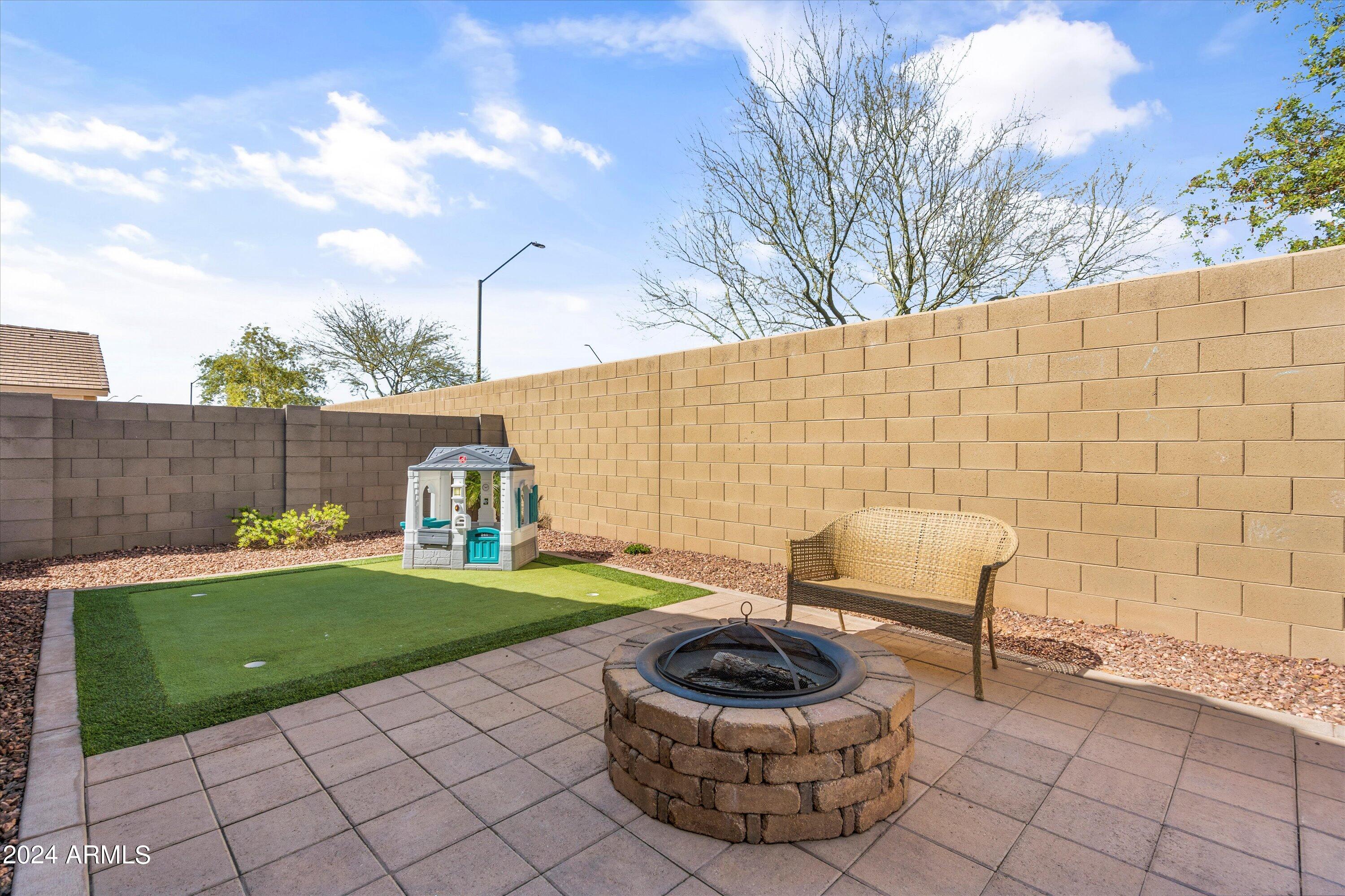 8894 W CAMERON Drive