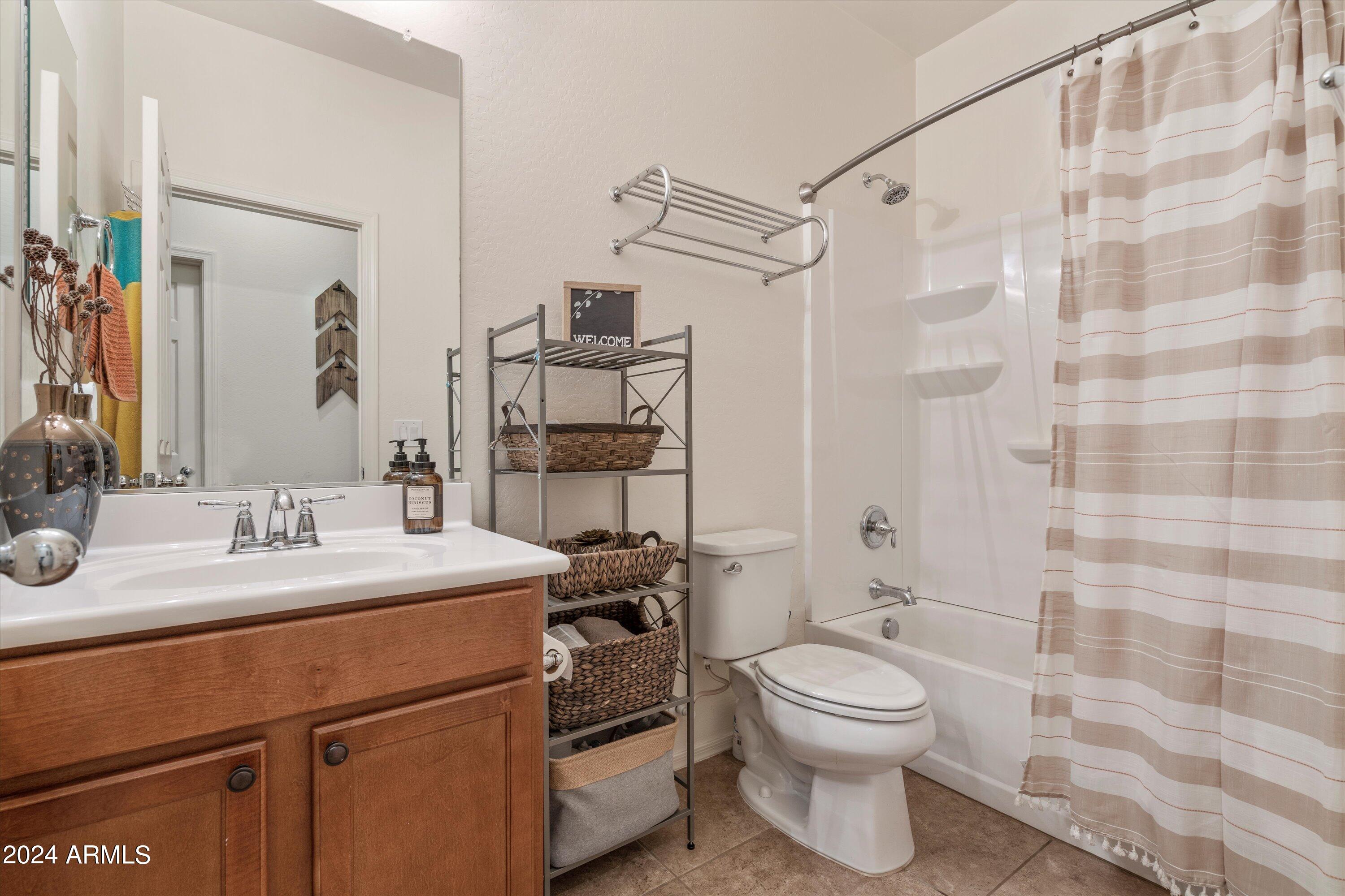 8894 W CAMERON Drive