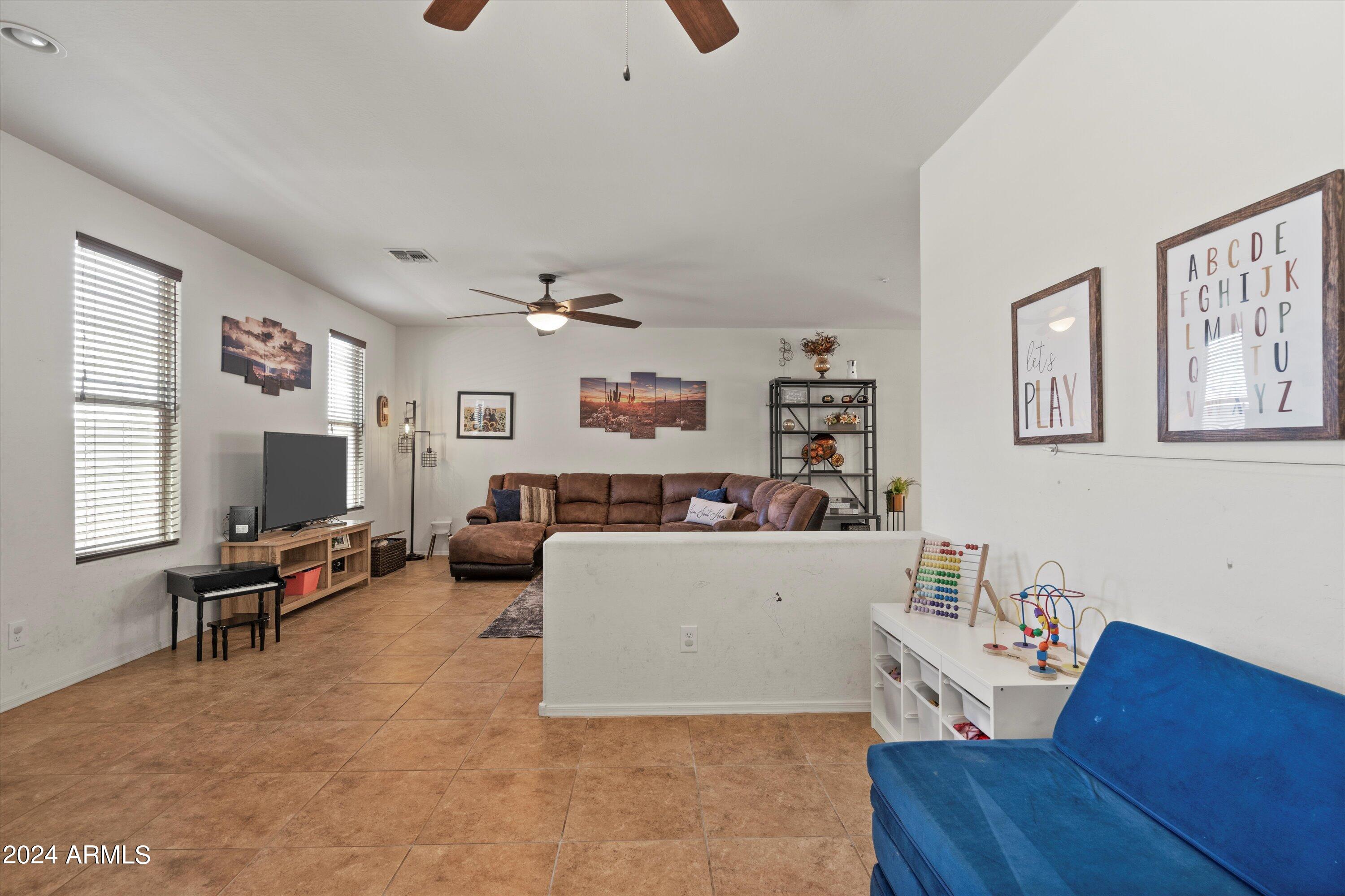 8894 W CAMERON Drive