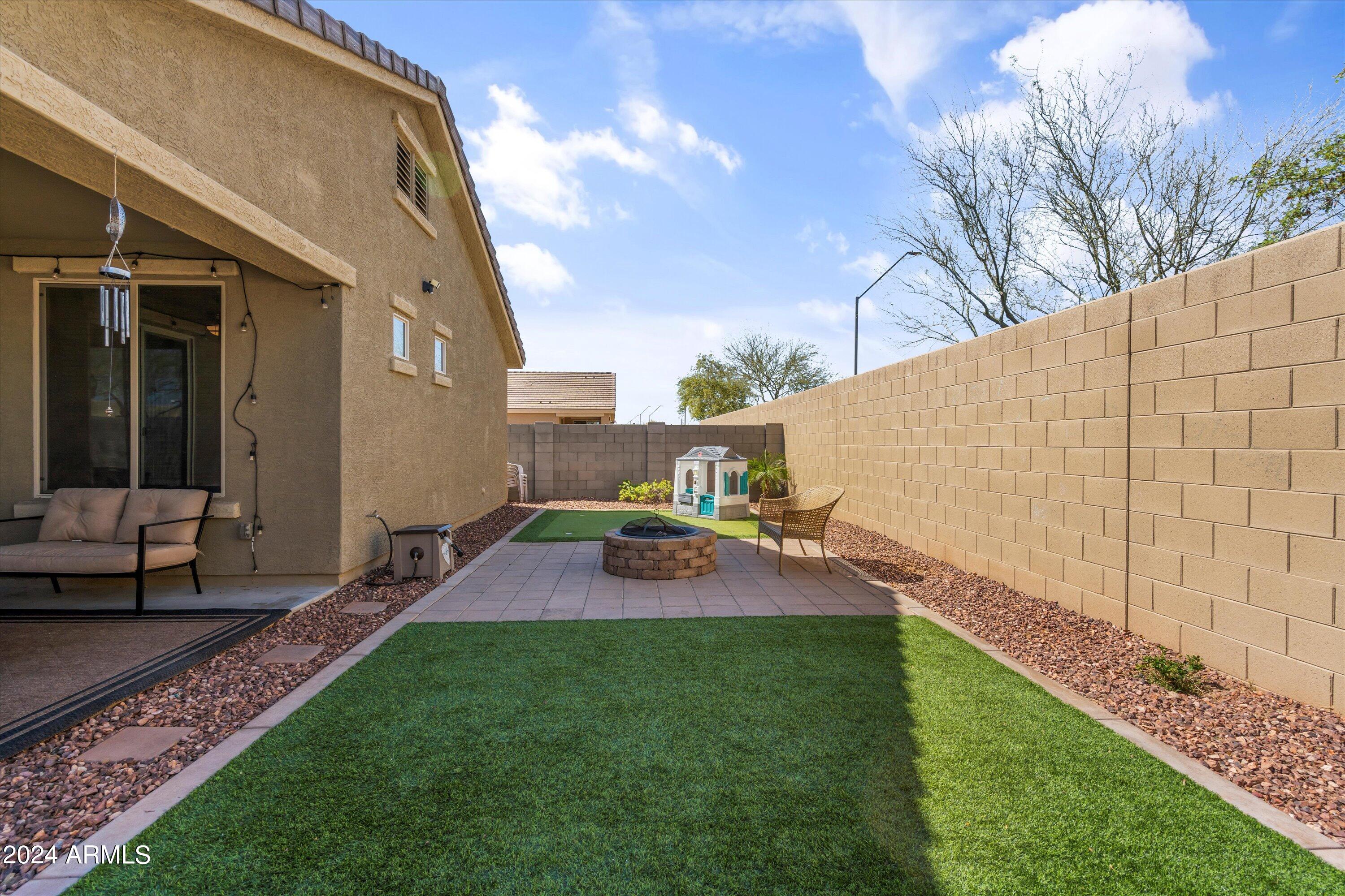 8894 W CAMERON Drive