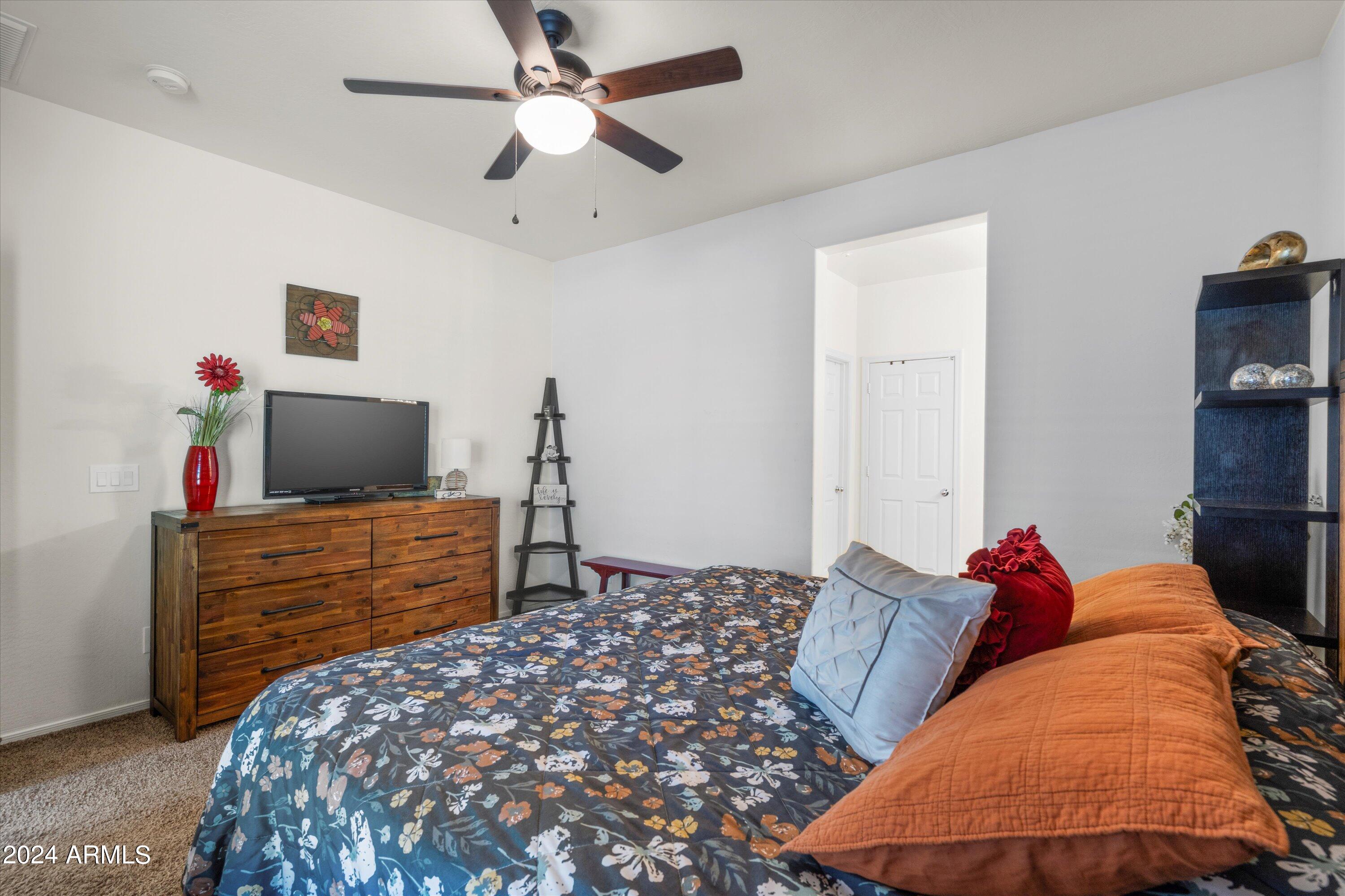 8894 W CAMERON Drive