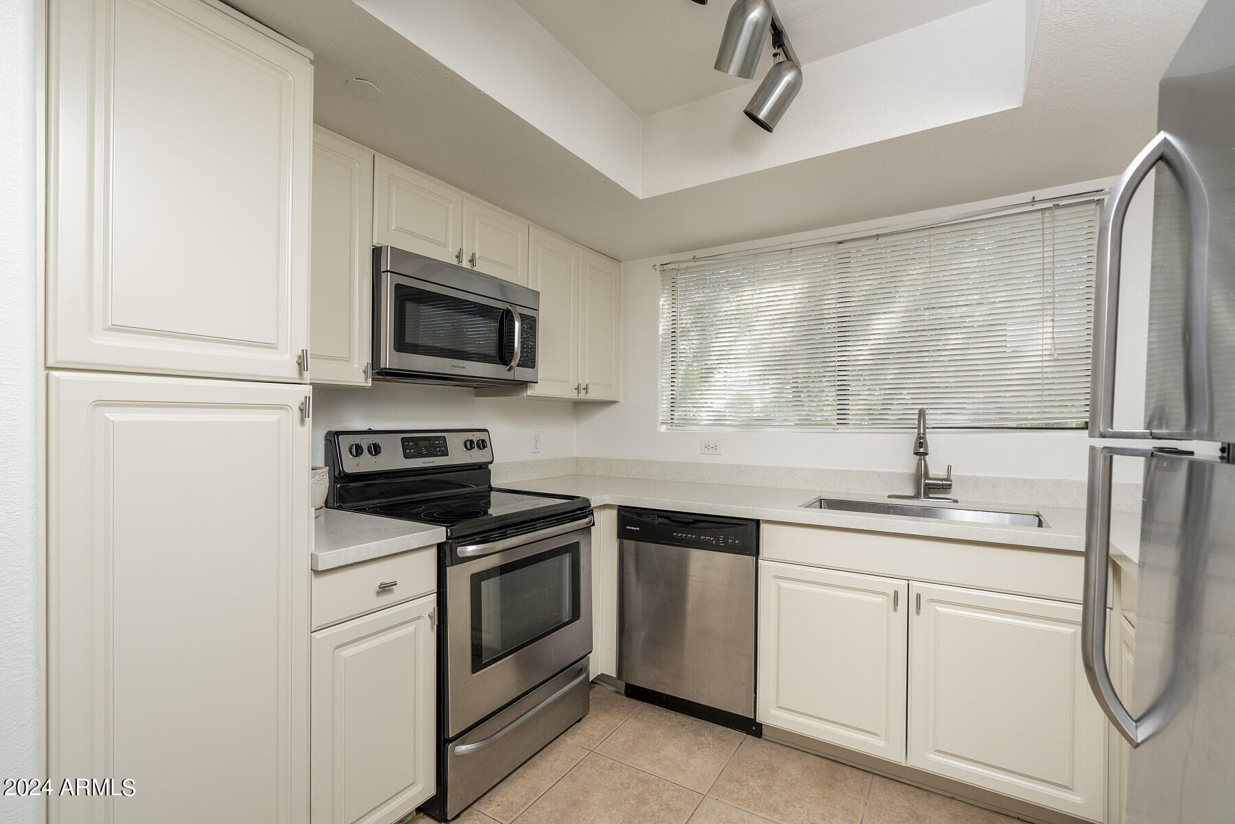 9990 N Scottsdale Road, 1039