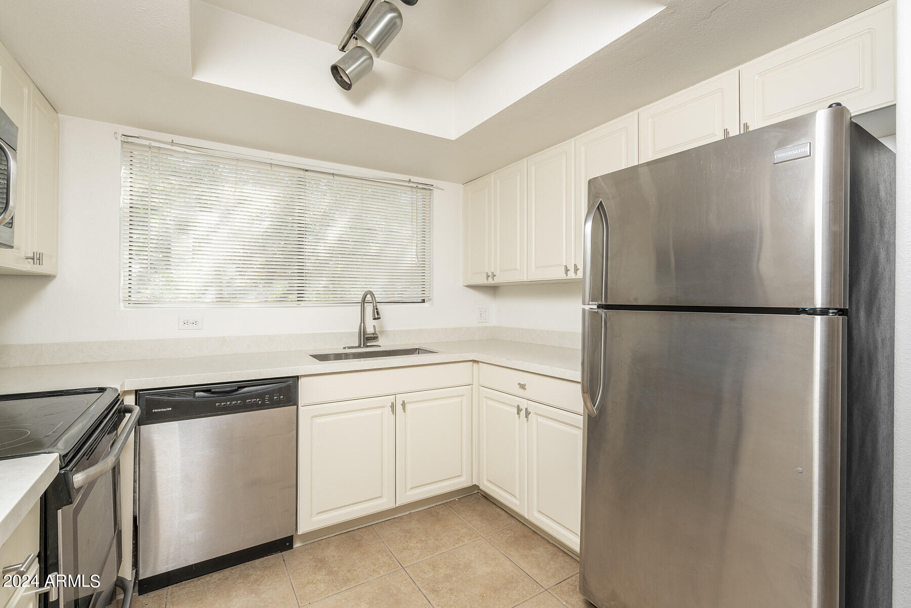 9990 N Scottsdale Road, 1039