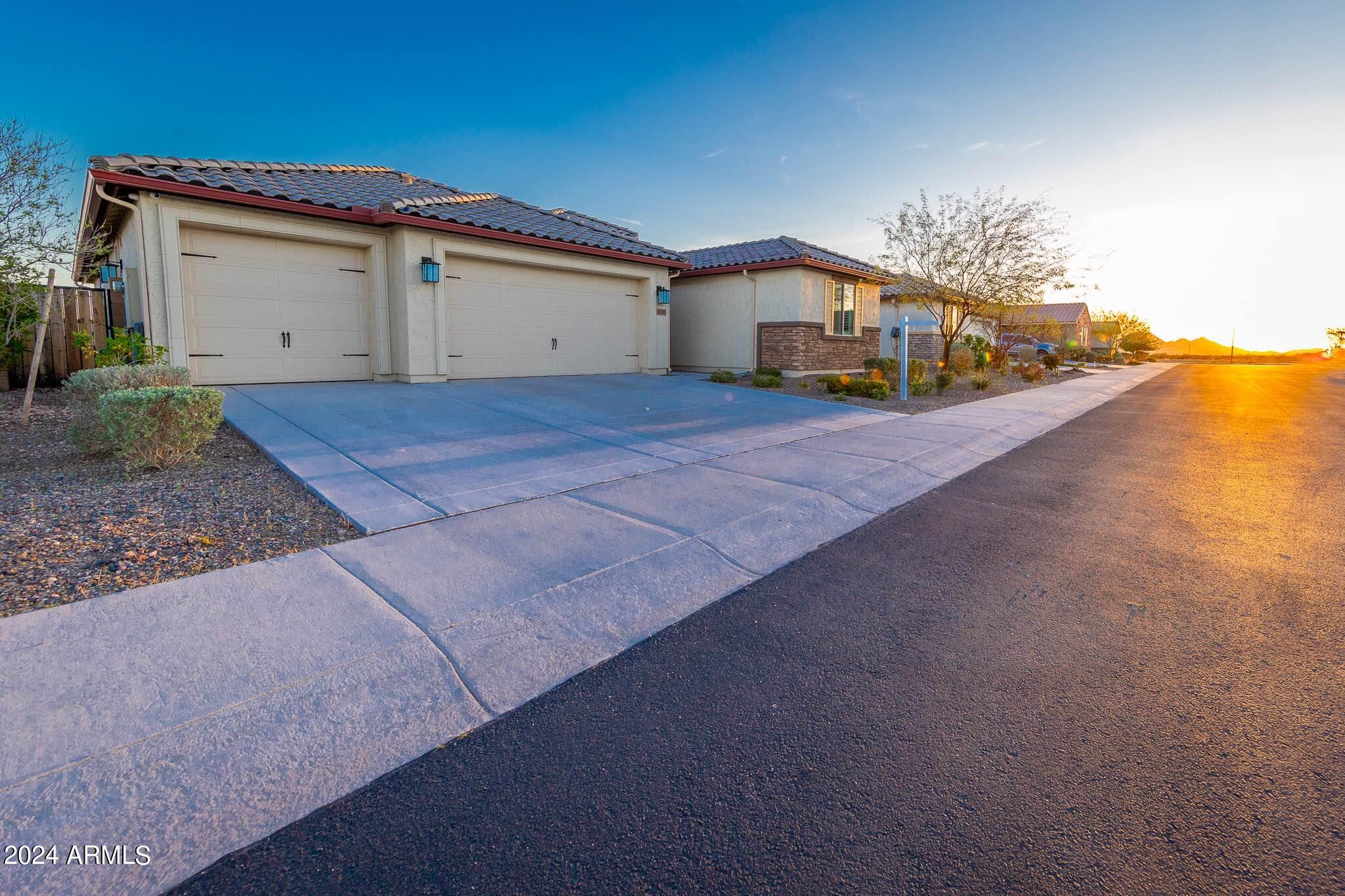 18387 W MOUNTAIN SKY Avenue