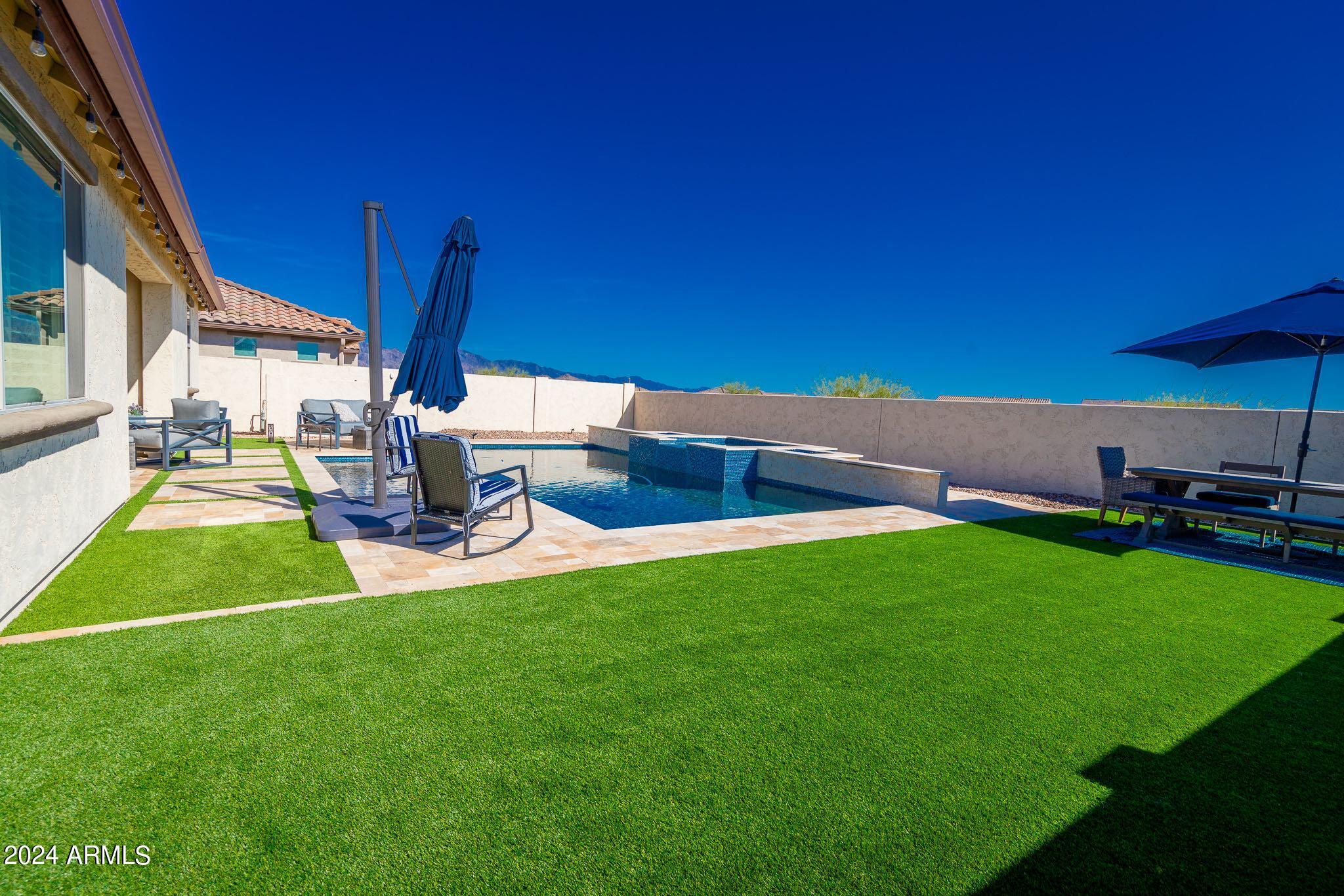 18387 W MOUNTAIN SKY Avenue