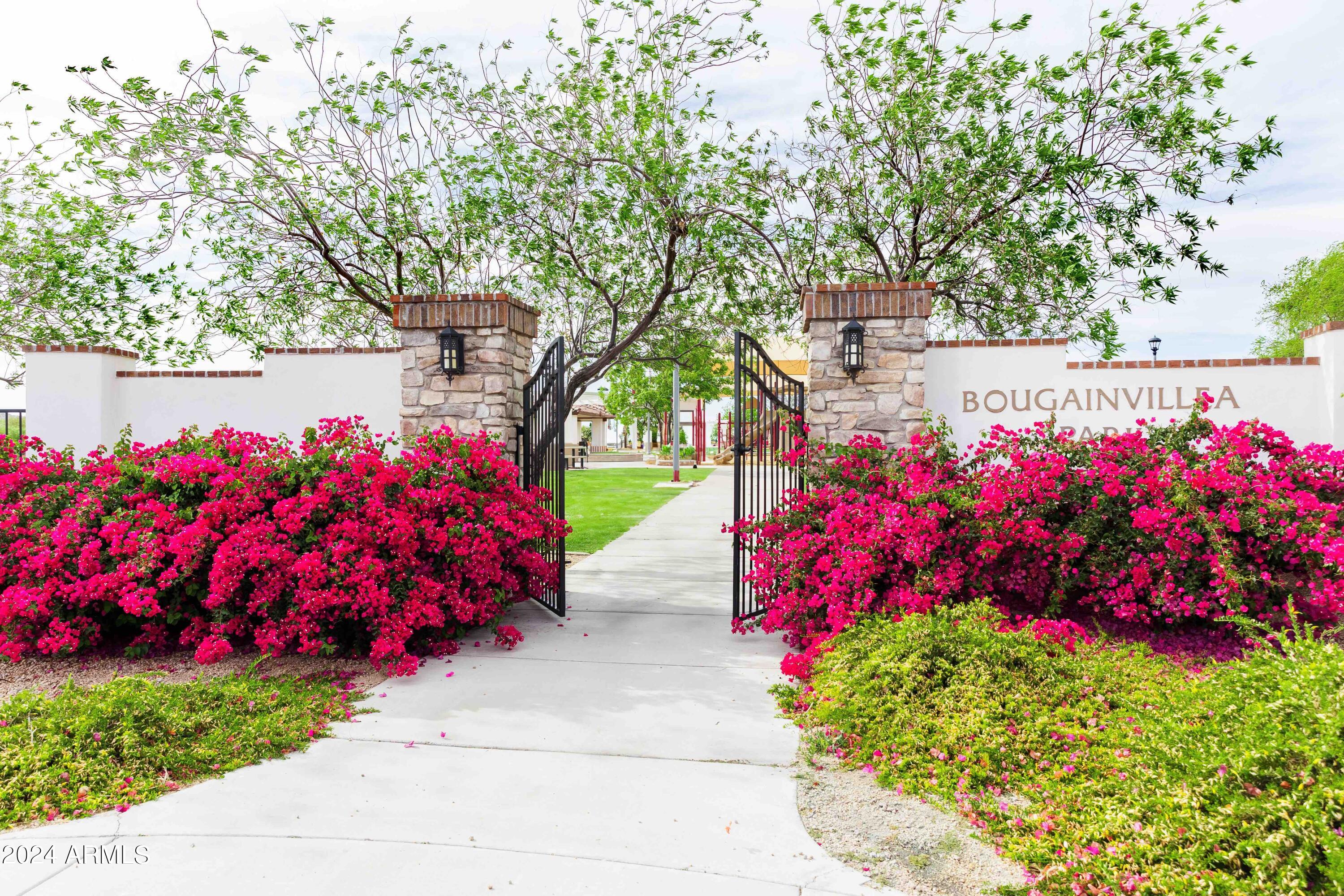 18387 W MOUNTAIN SKY Avenue