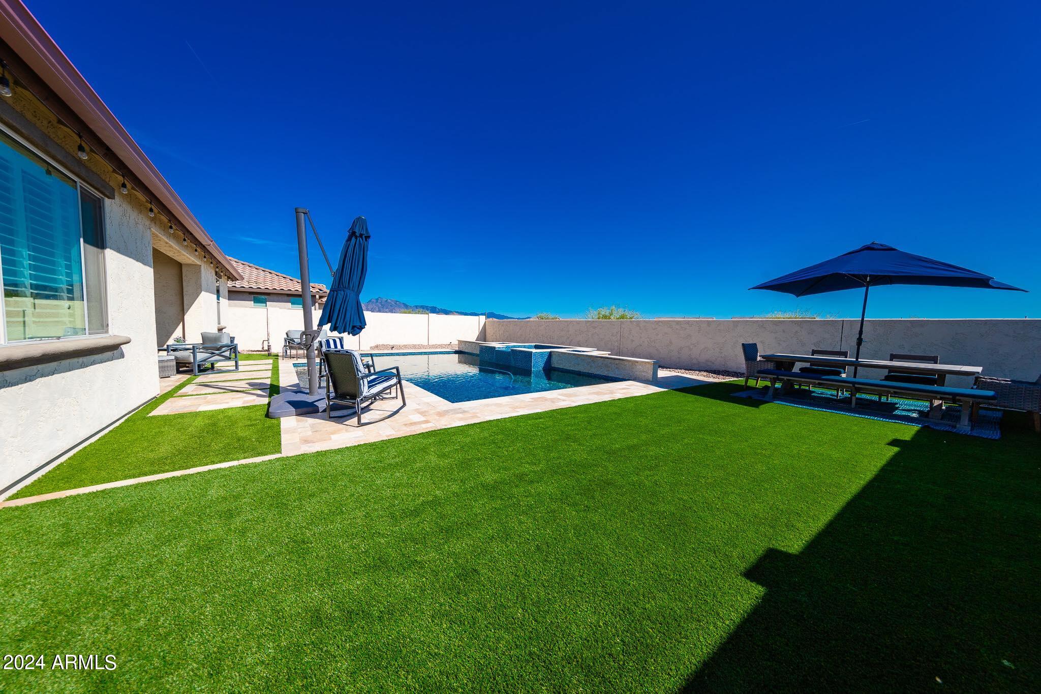 18387 W MOUNTAIN SKY Avenue