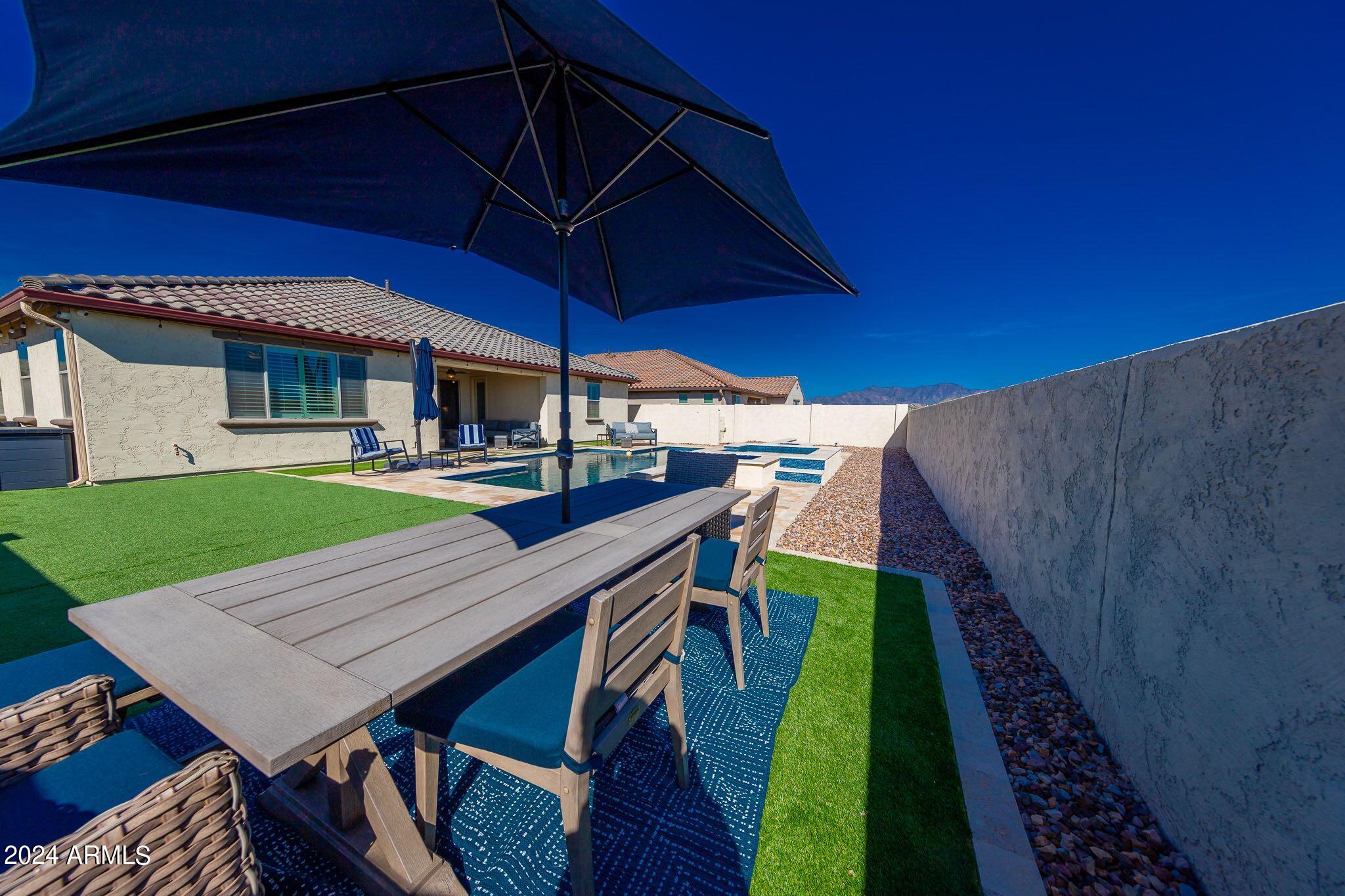 18387 W MOUNTAIN SKY Avenue