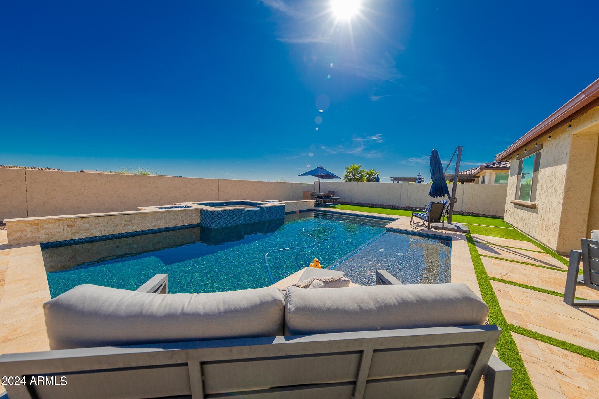 18387 W MOUNTAIN SKY Avenue