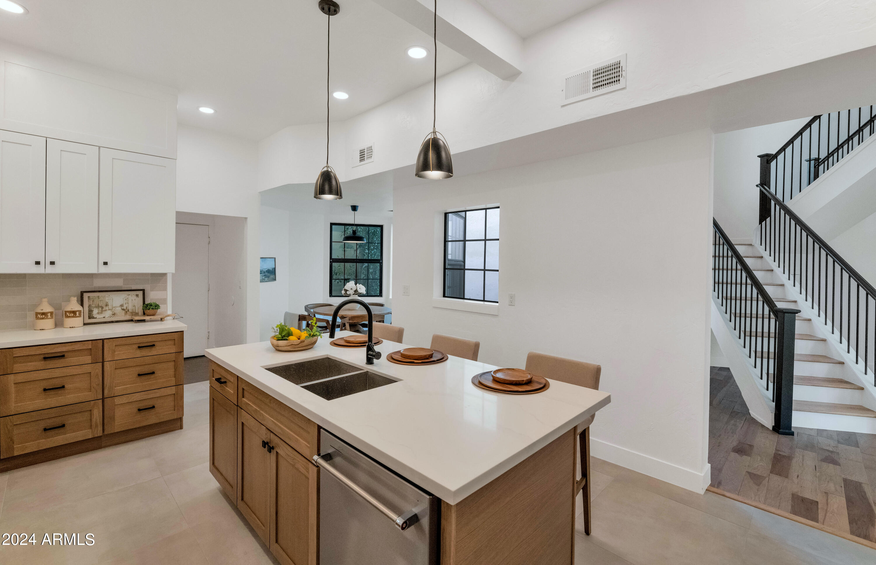 4547 N 52nd Place
