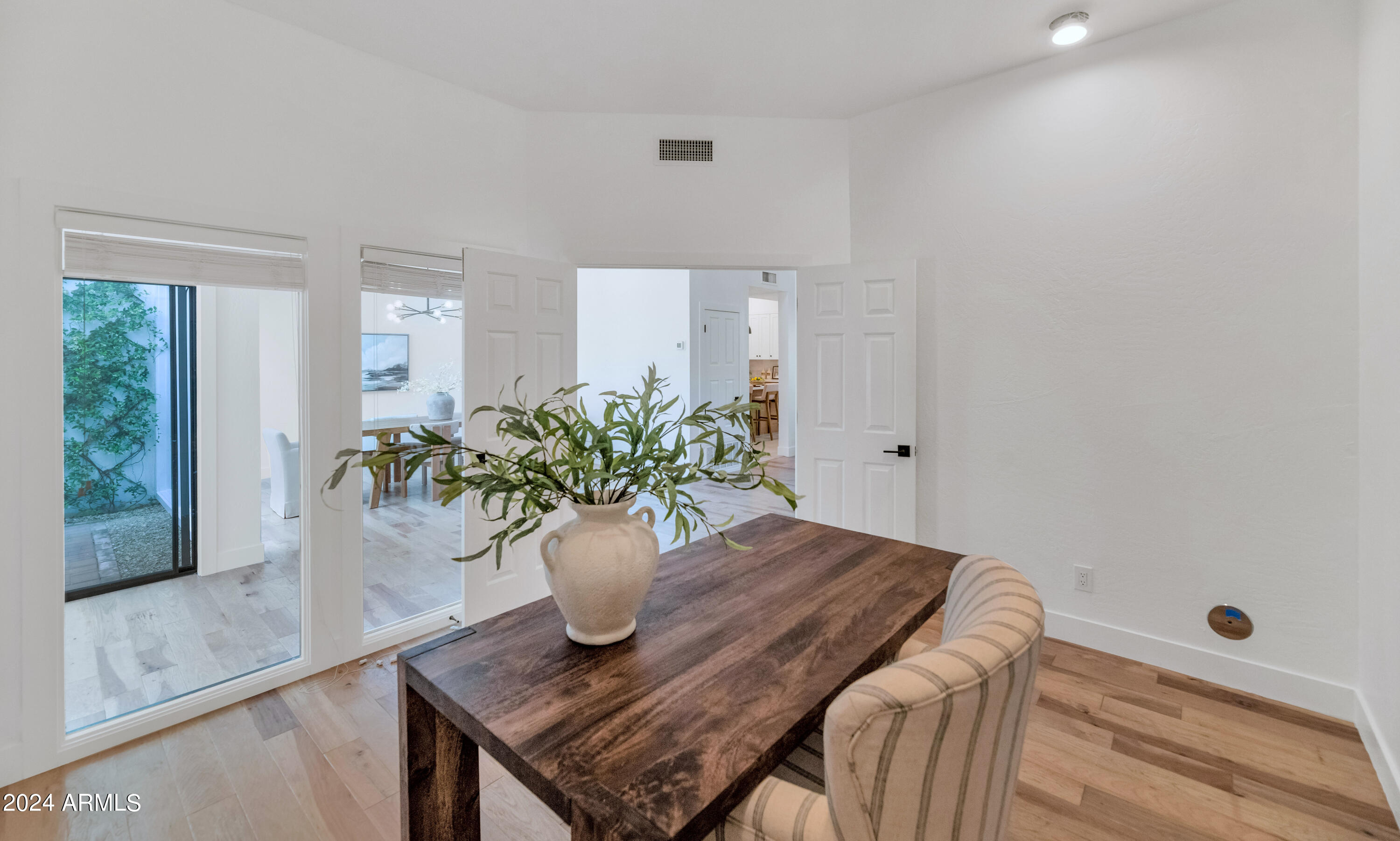 4547 N 52nd Place