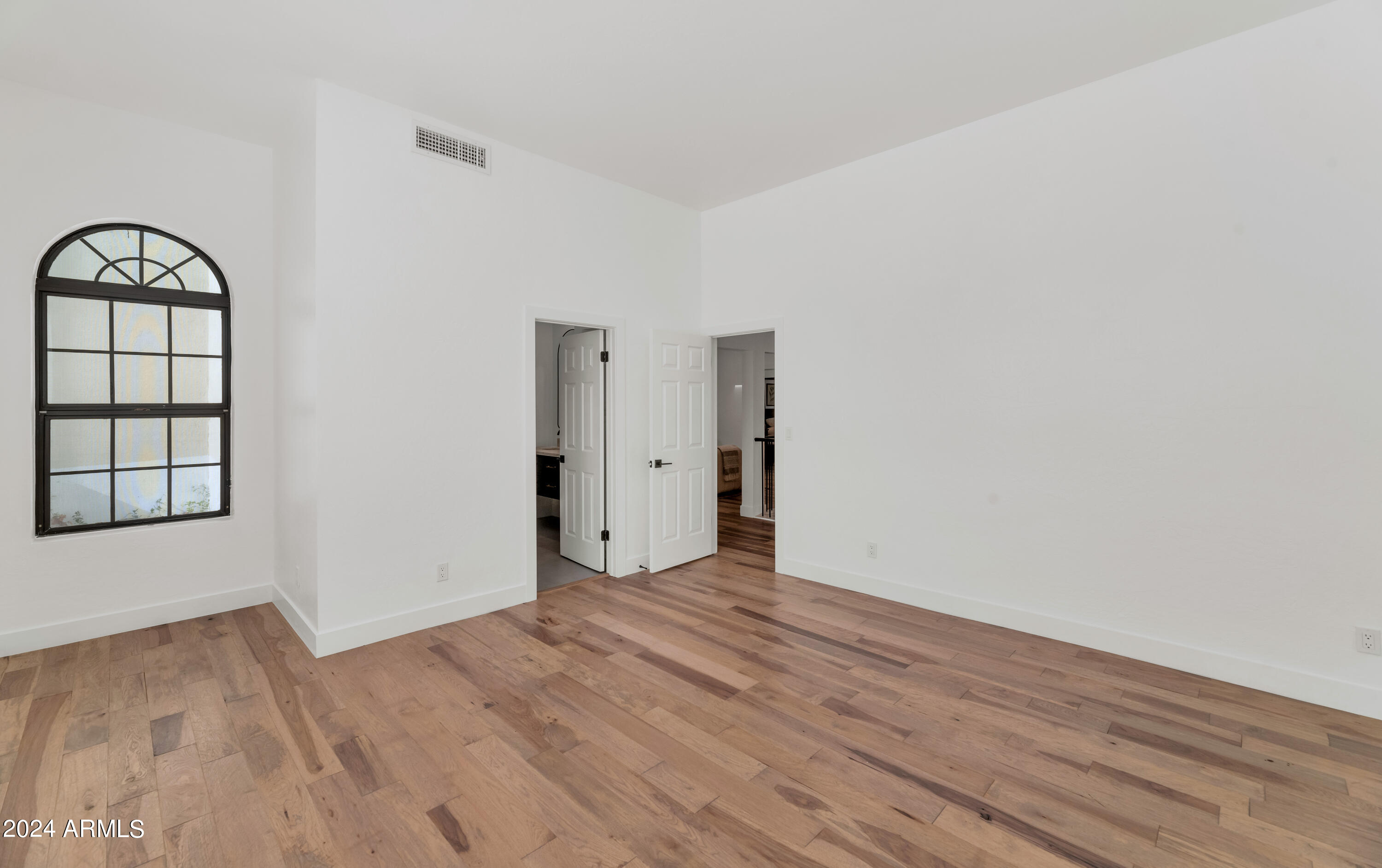 4547 N 52nd Place