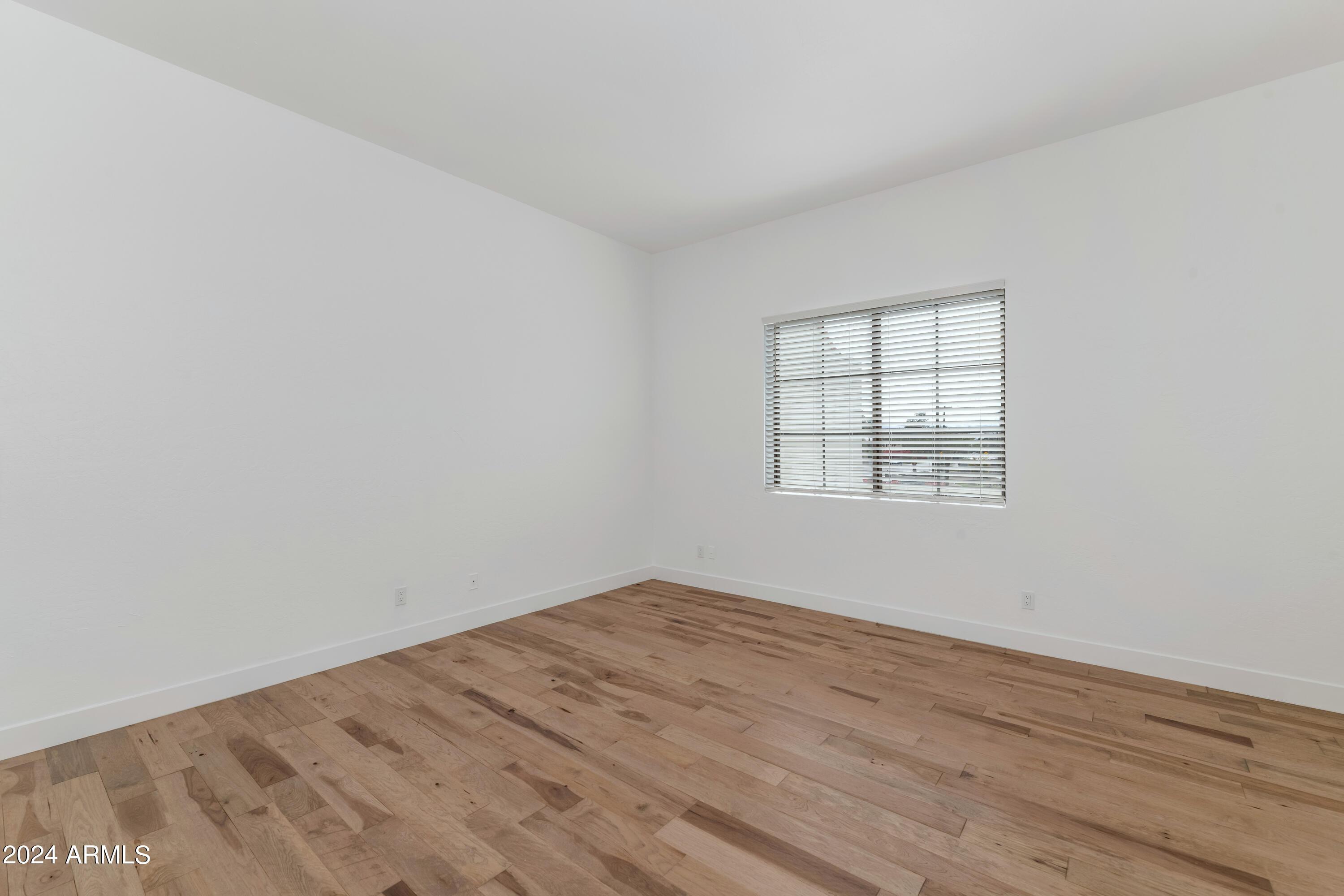 4547 N 52nd Place