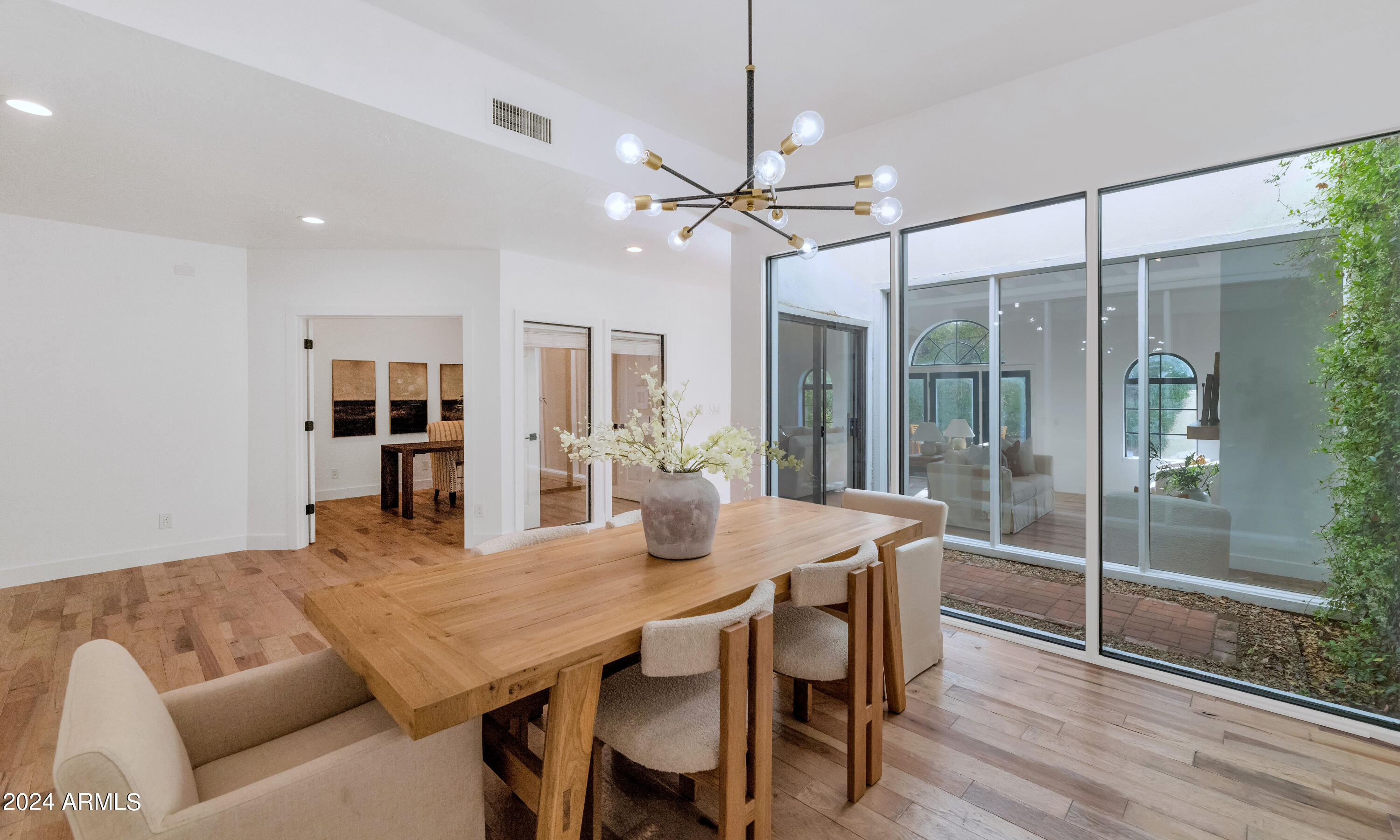 4547 N 52nd Place
