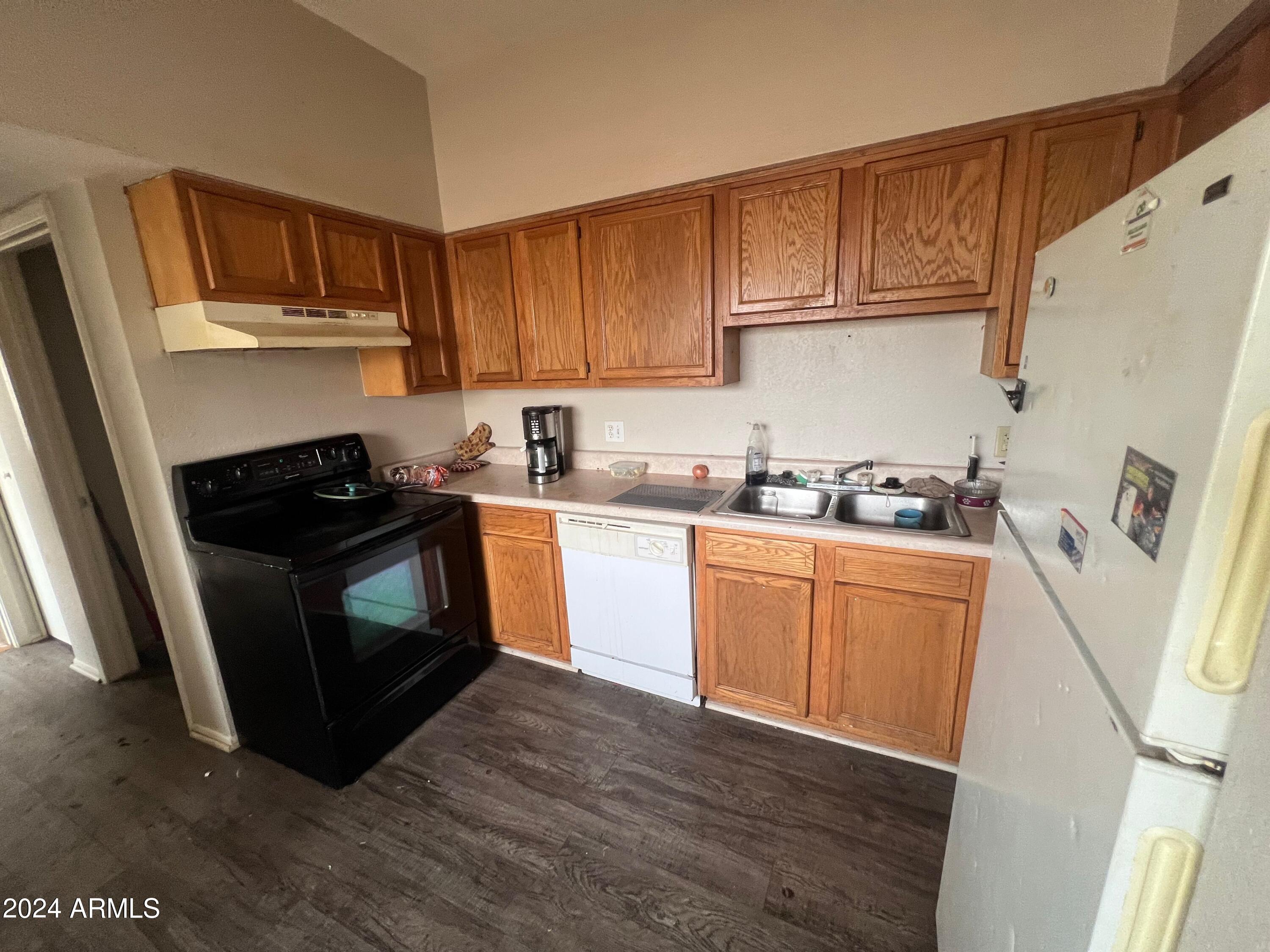 2825 E MONTE CRISTO Avenue