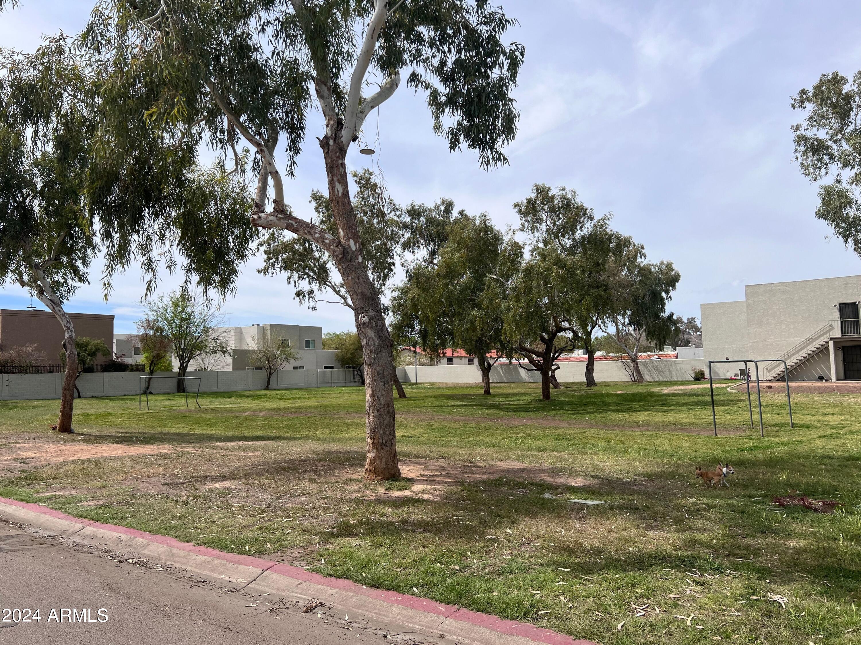 2825 E MONTE CRISTO Avenue