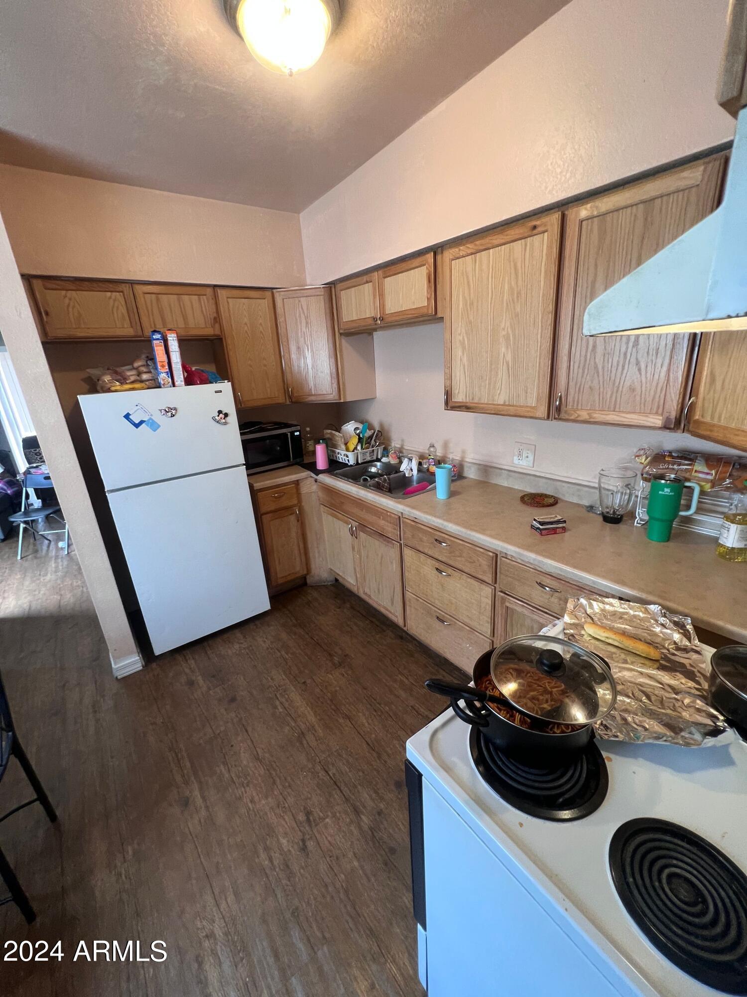 2825 E MONTE CRISTO Avenue