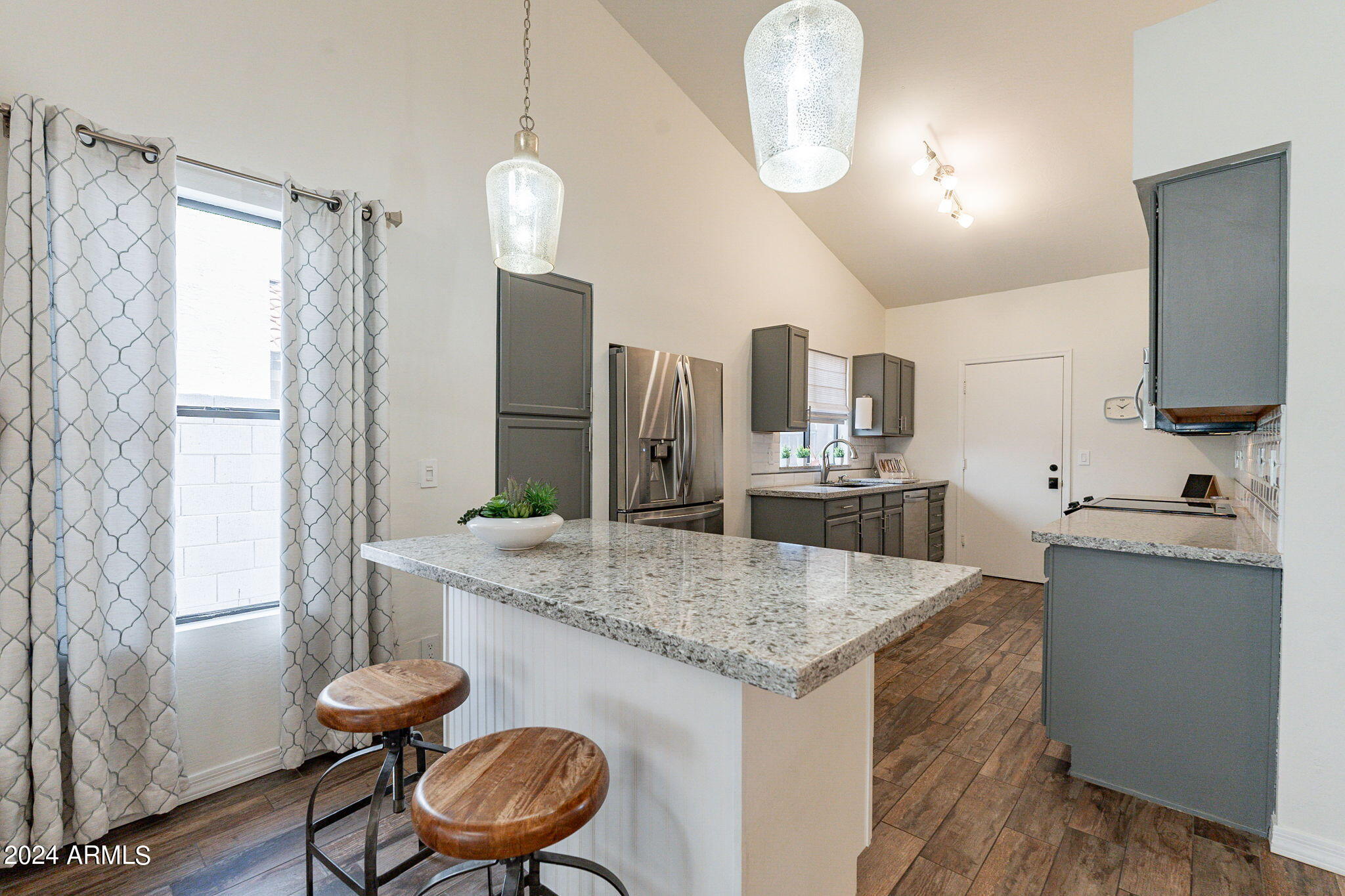 1761 W IVANHOE Street