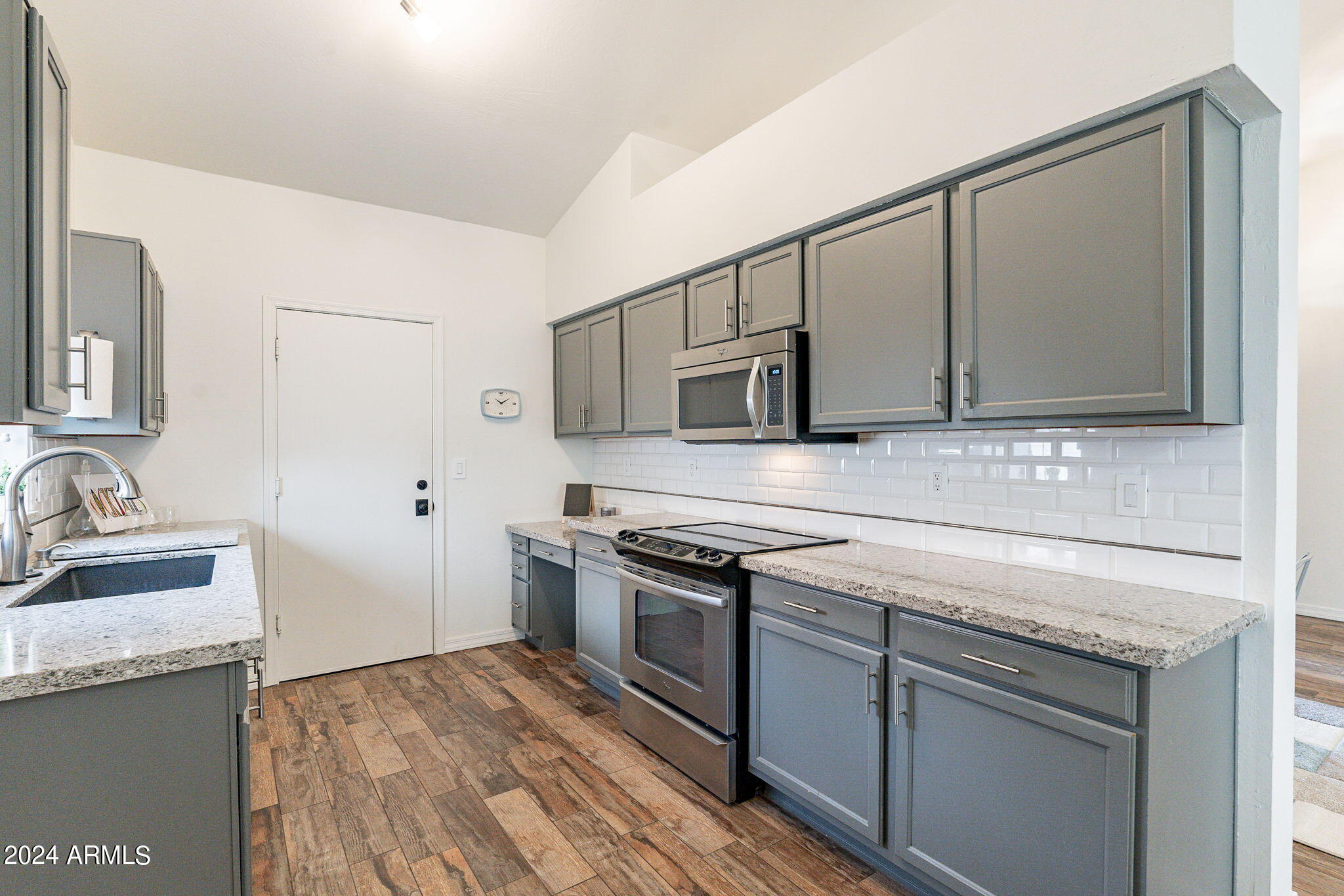 1761 W IVANHOE Street