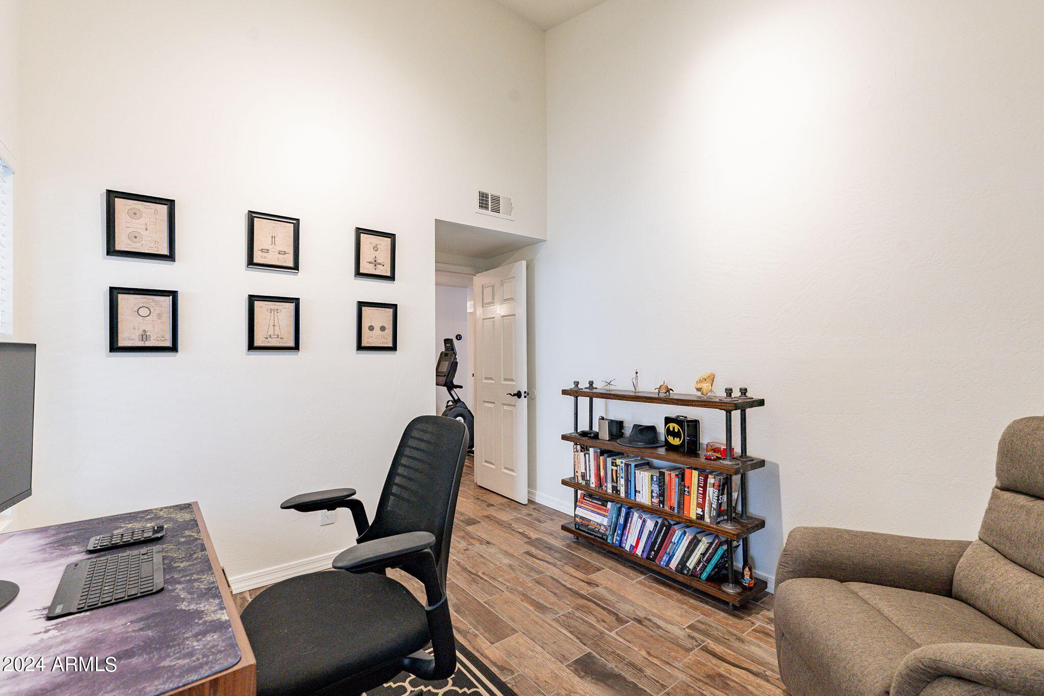 1761 W IVANHOE Street