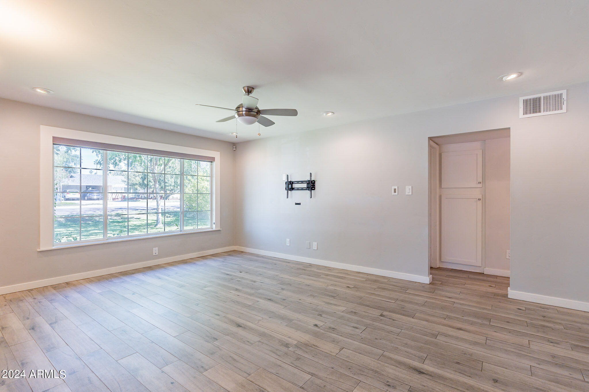 1821 E BETHANY HOME Road