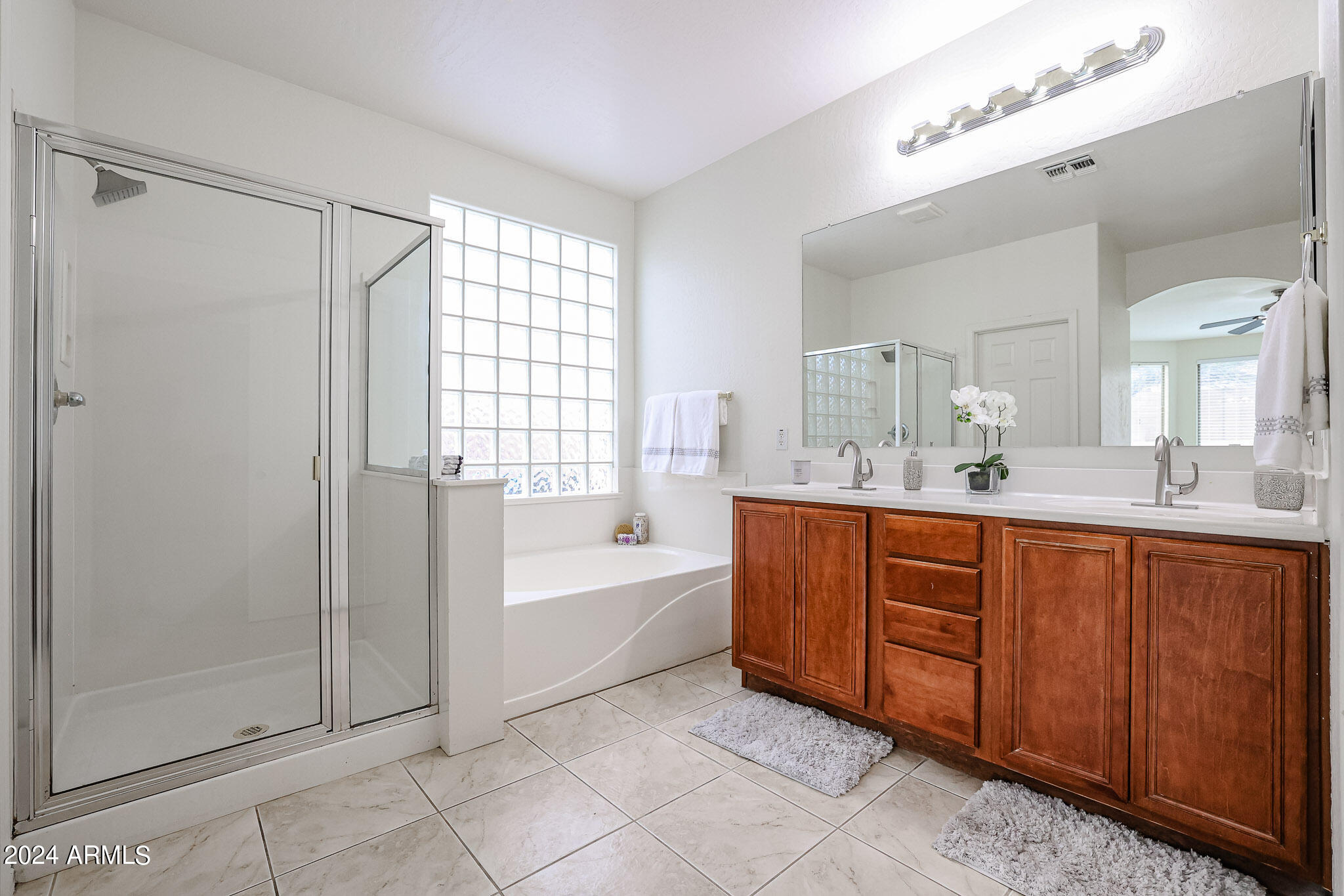 1825 E BEAUTIFUL Lane