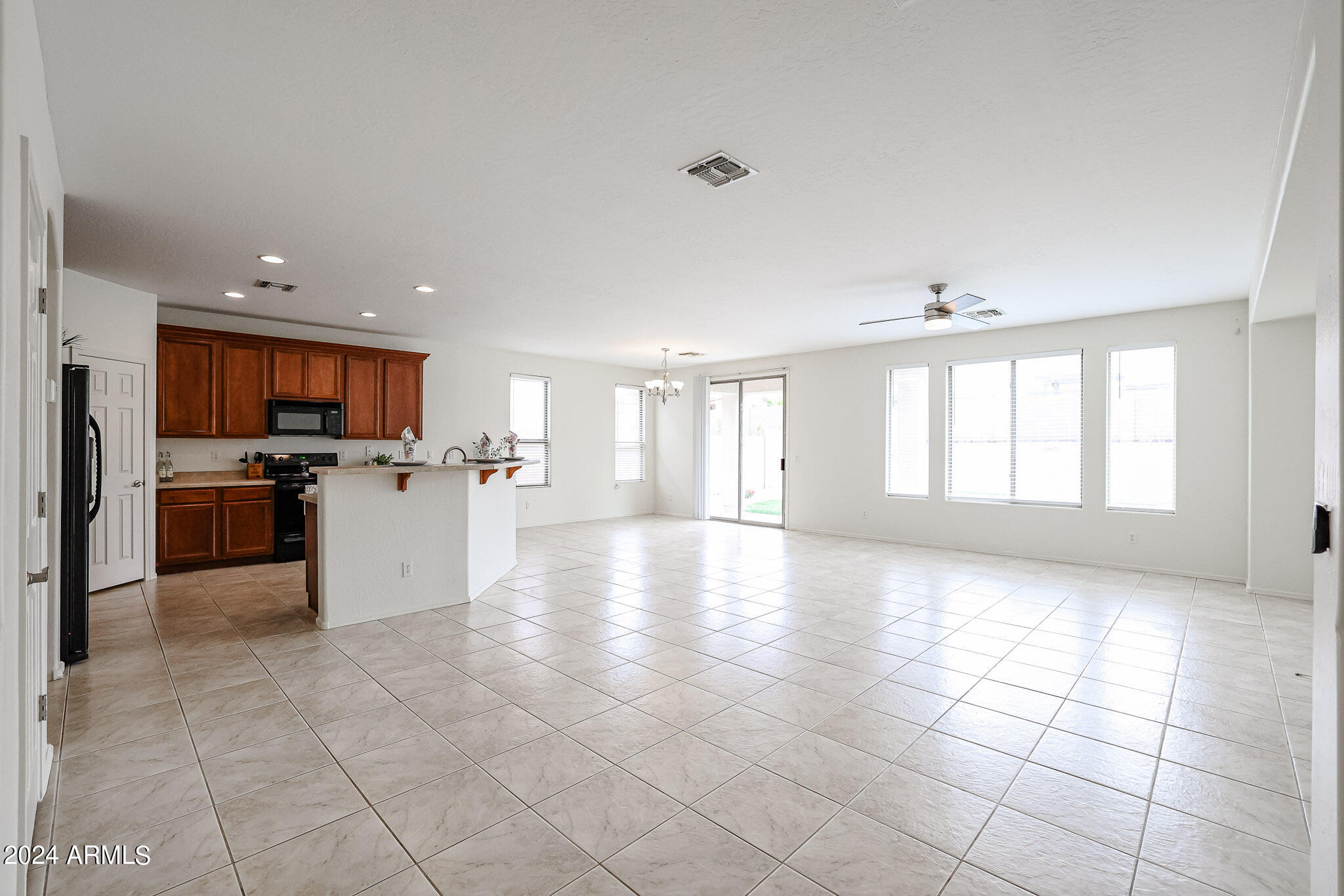 1825 E BEAUTIFUL Lane