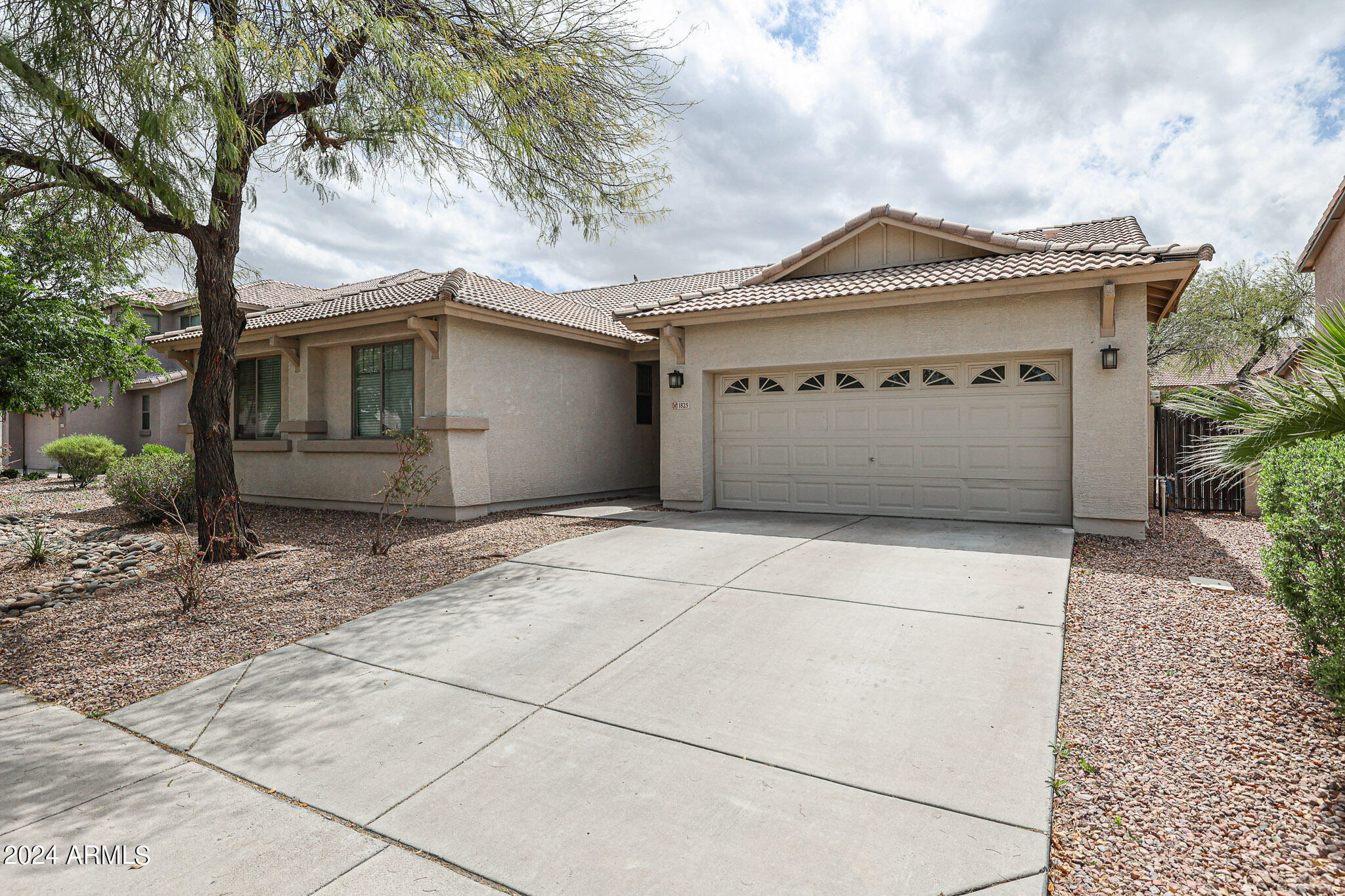 1825 E BEAUTIFUL Lane