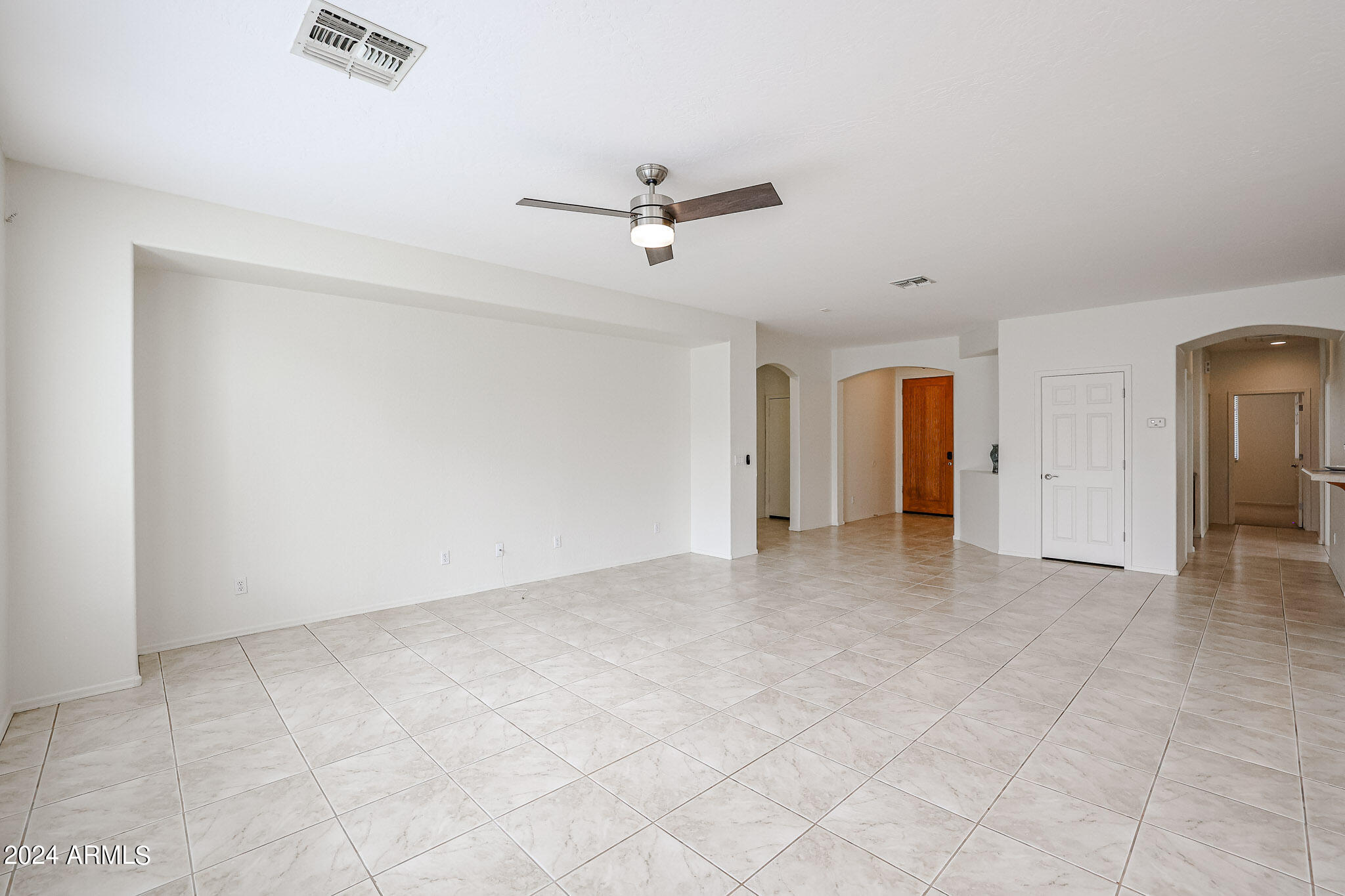 1825 E BEAUTIFUL Lane