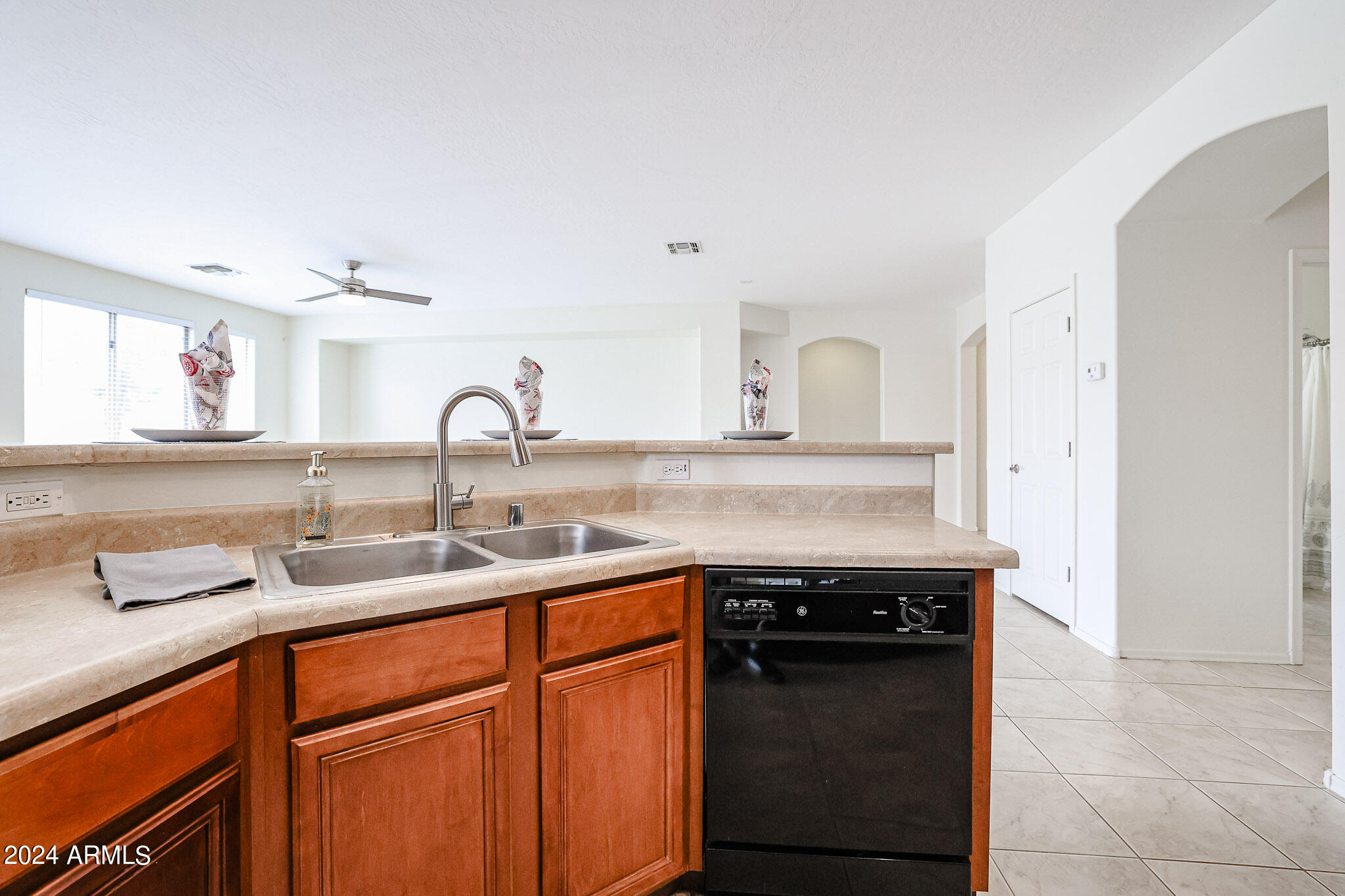 1825 E BEAUTIFUL Lane