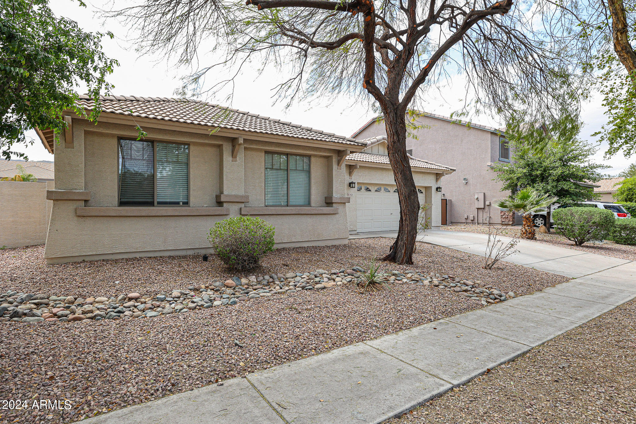 1825 E BEAUTIFUL Lane