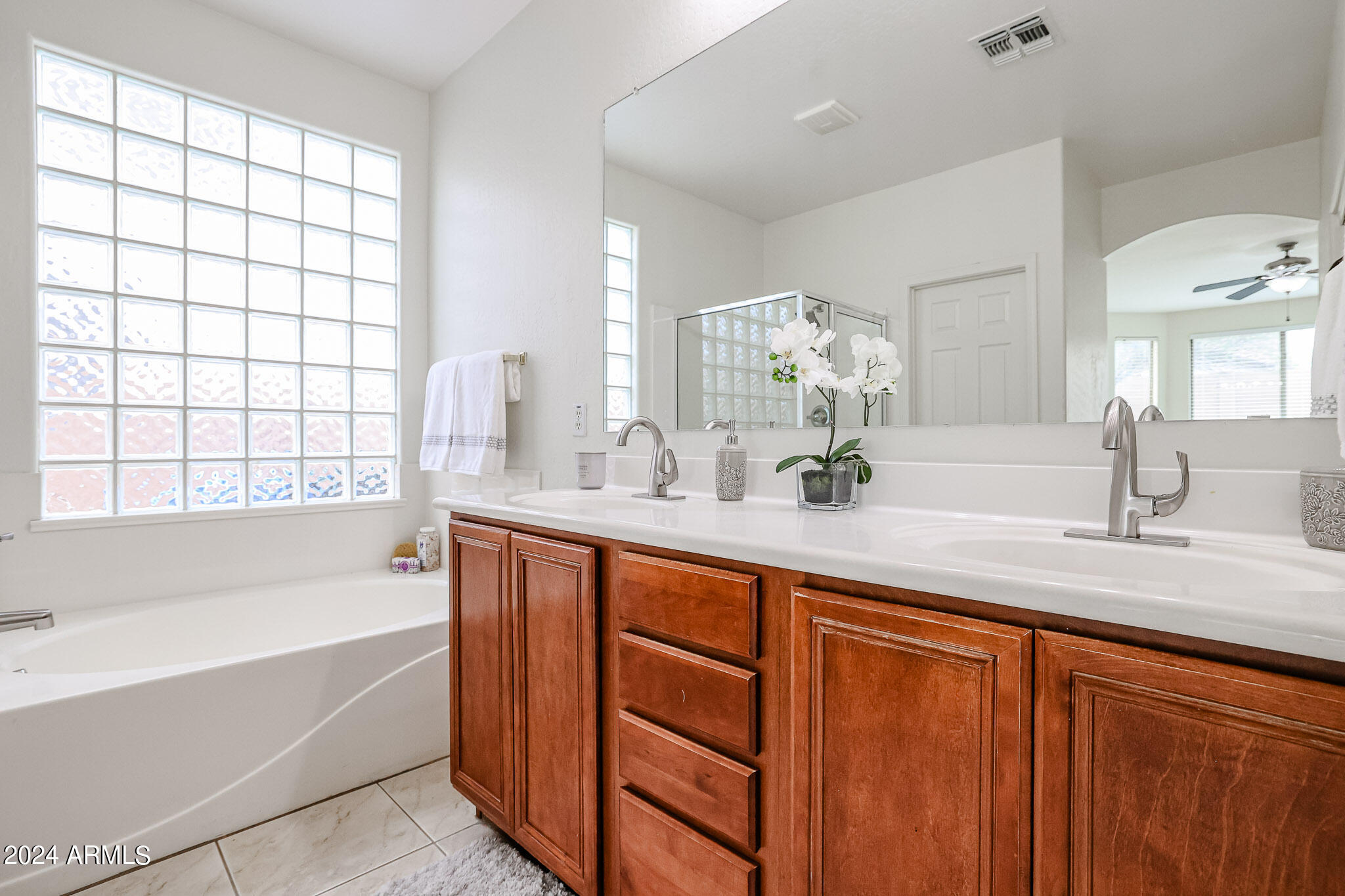 1825 E BEAUTIFUL Lane