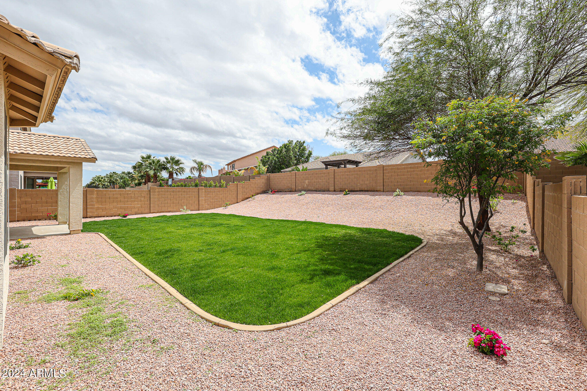 1825 E BEAUTIFUL Lane