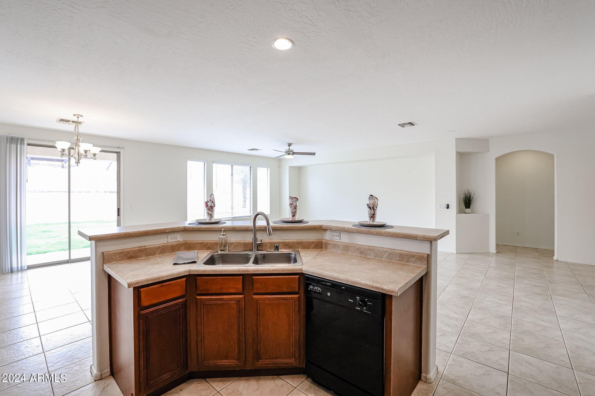 1825 E BEAUTIFUL Lane