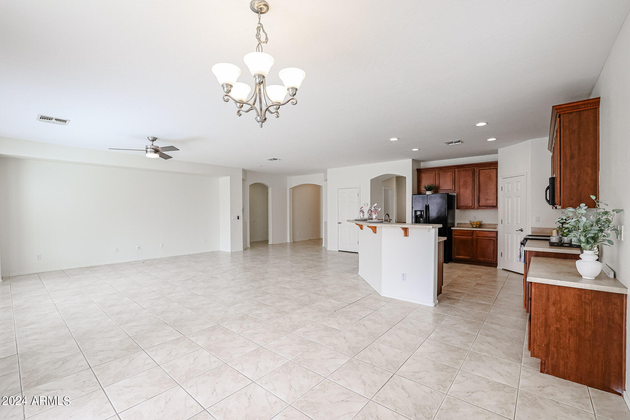 1825 E BEAUTIFUL Lane