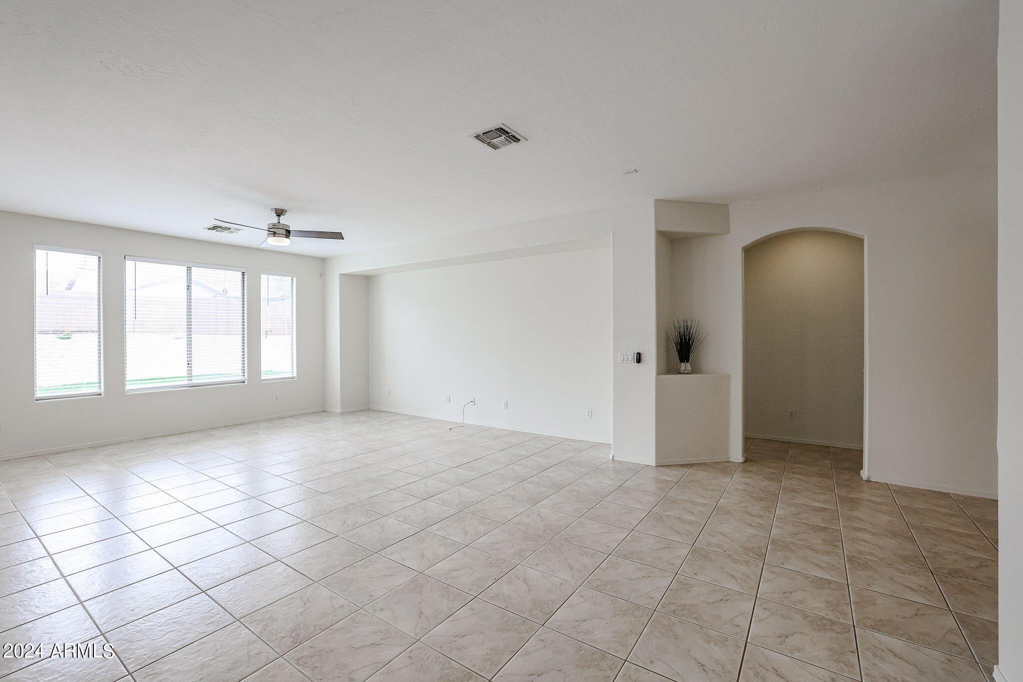 1825 E BEAUTIFUL Lane
