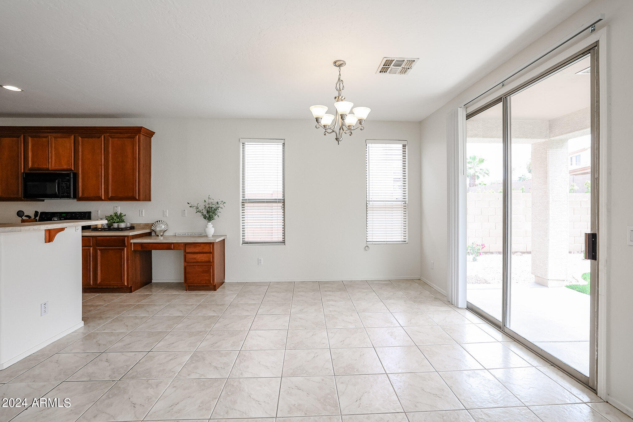 1825 E BEAUTIFUL Lane