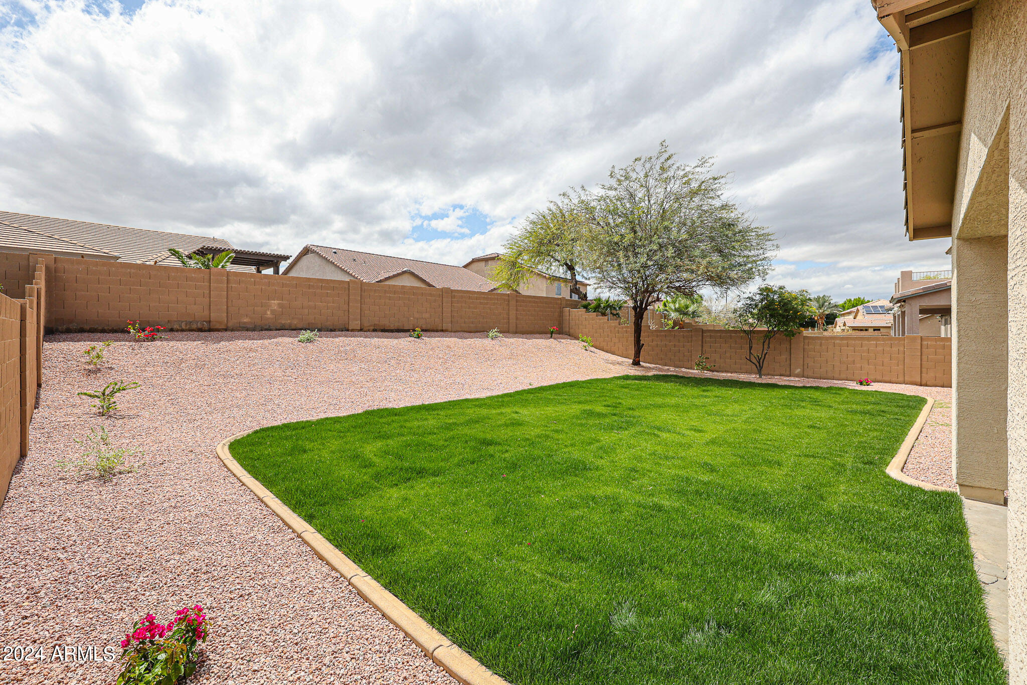 1825 E BEAUTIFUL Lane
