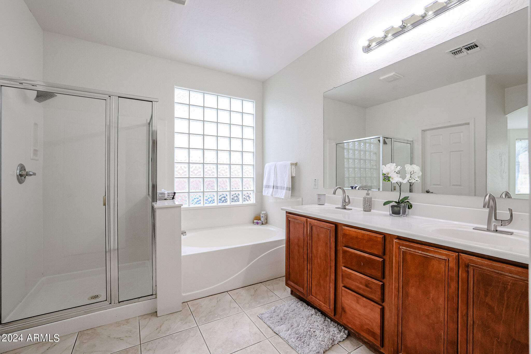1825 E BEAUTIFUL Lane
