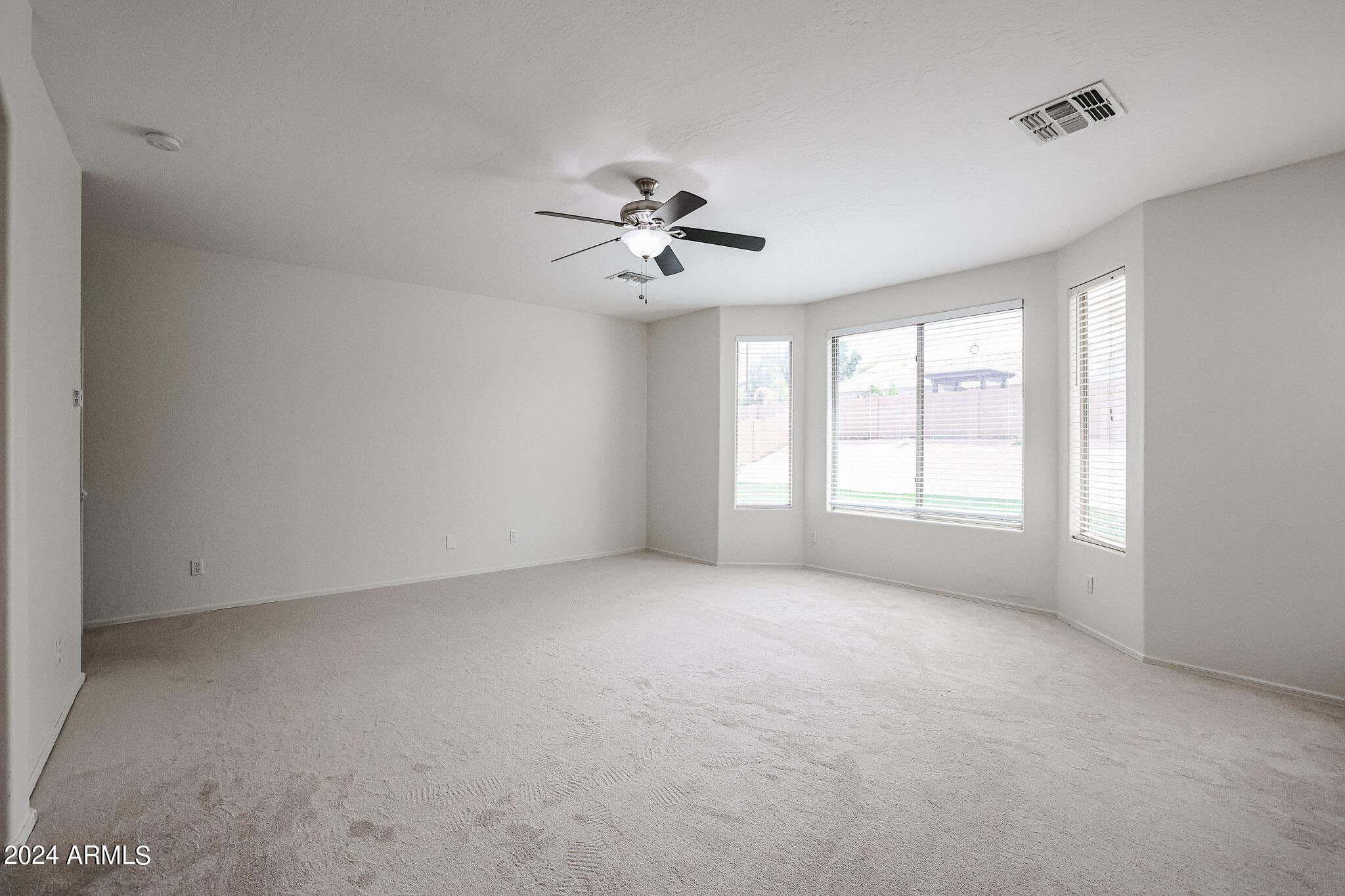 1825 E BEAUTIFUL Lane