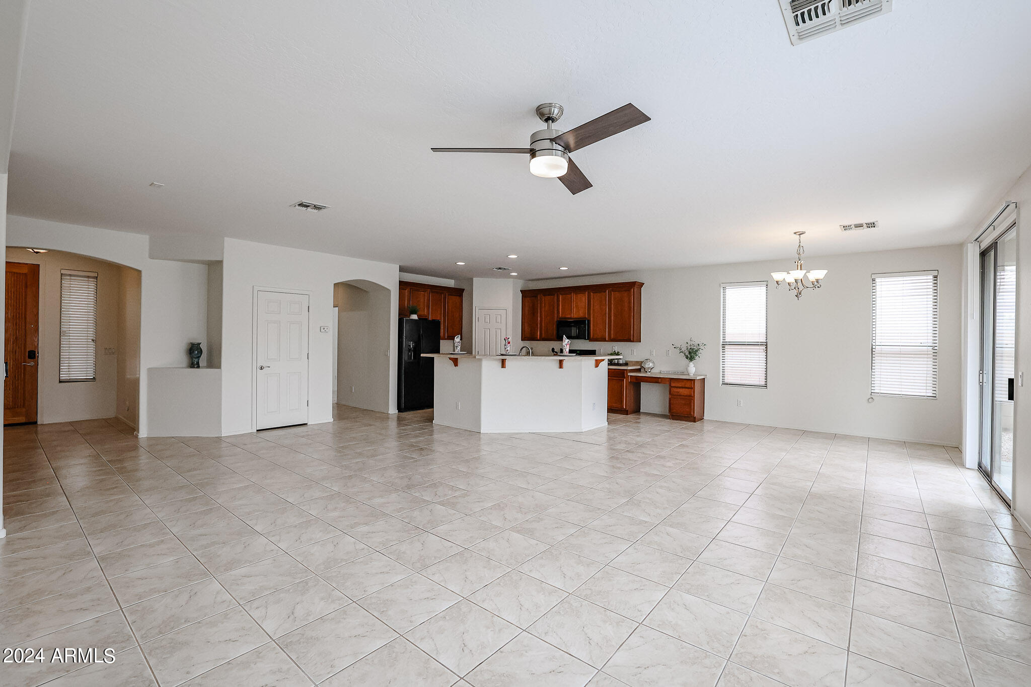 1825 E BEAUTIFUL Lane