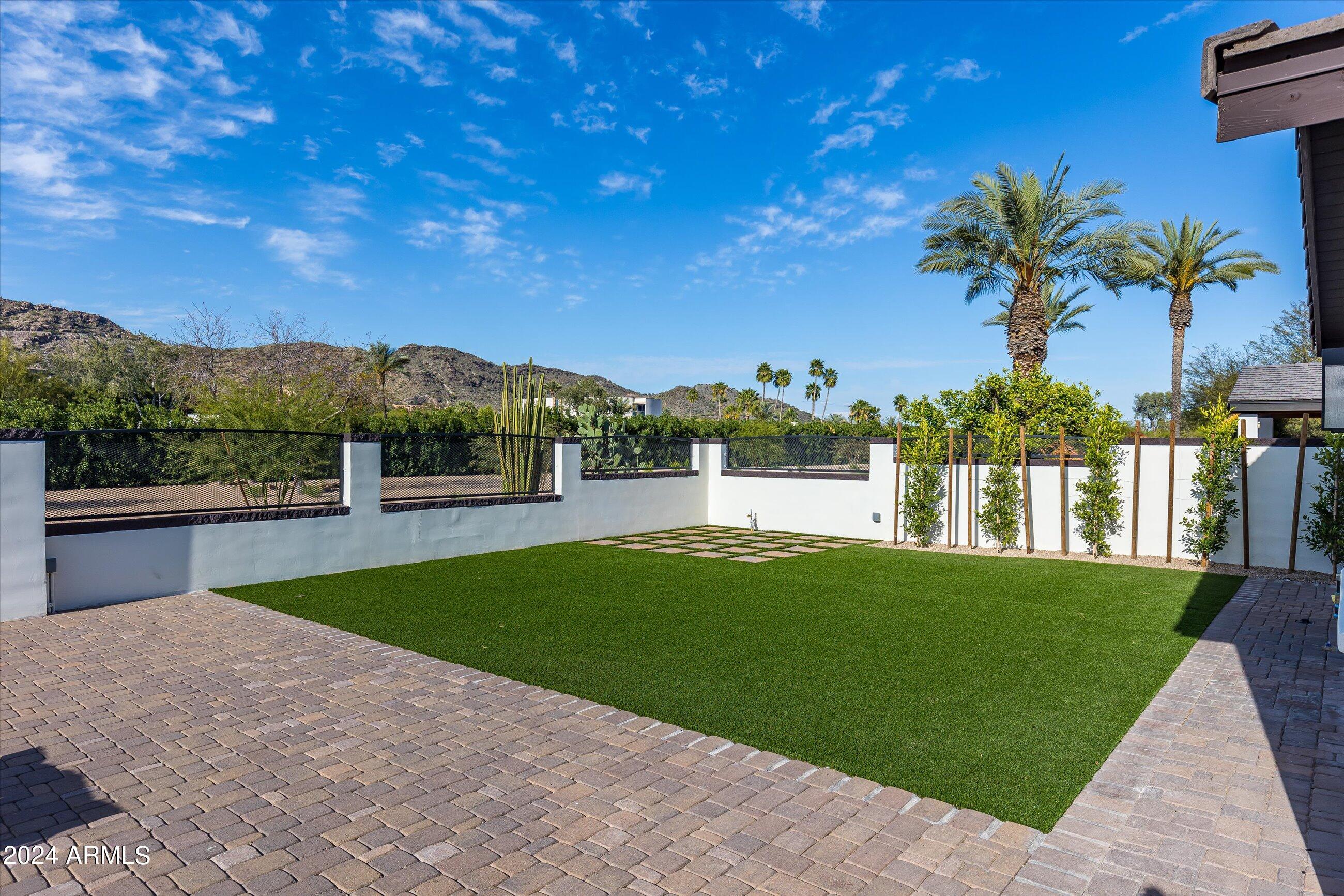 5635 E LINCOLN Drive # 4