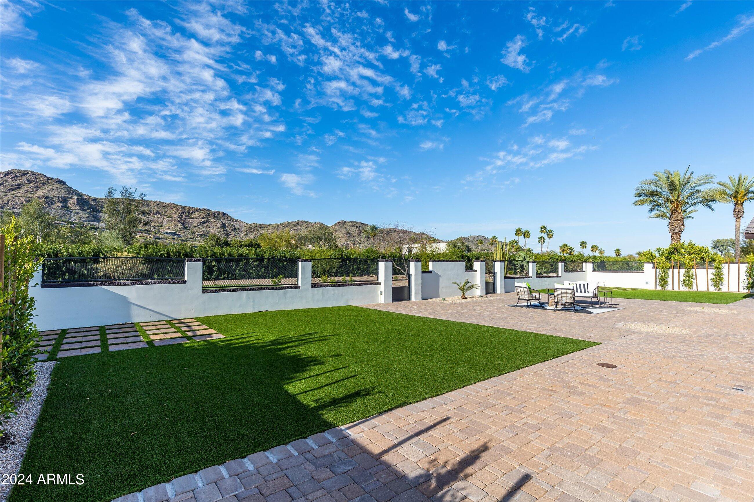 5635 E LINCOLN Drive # 4