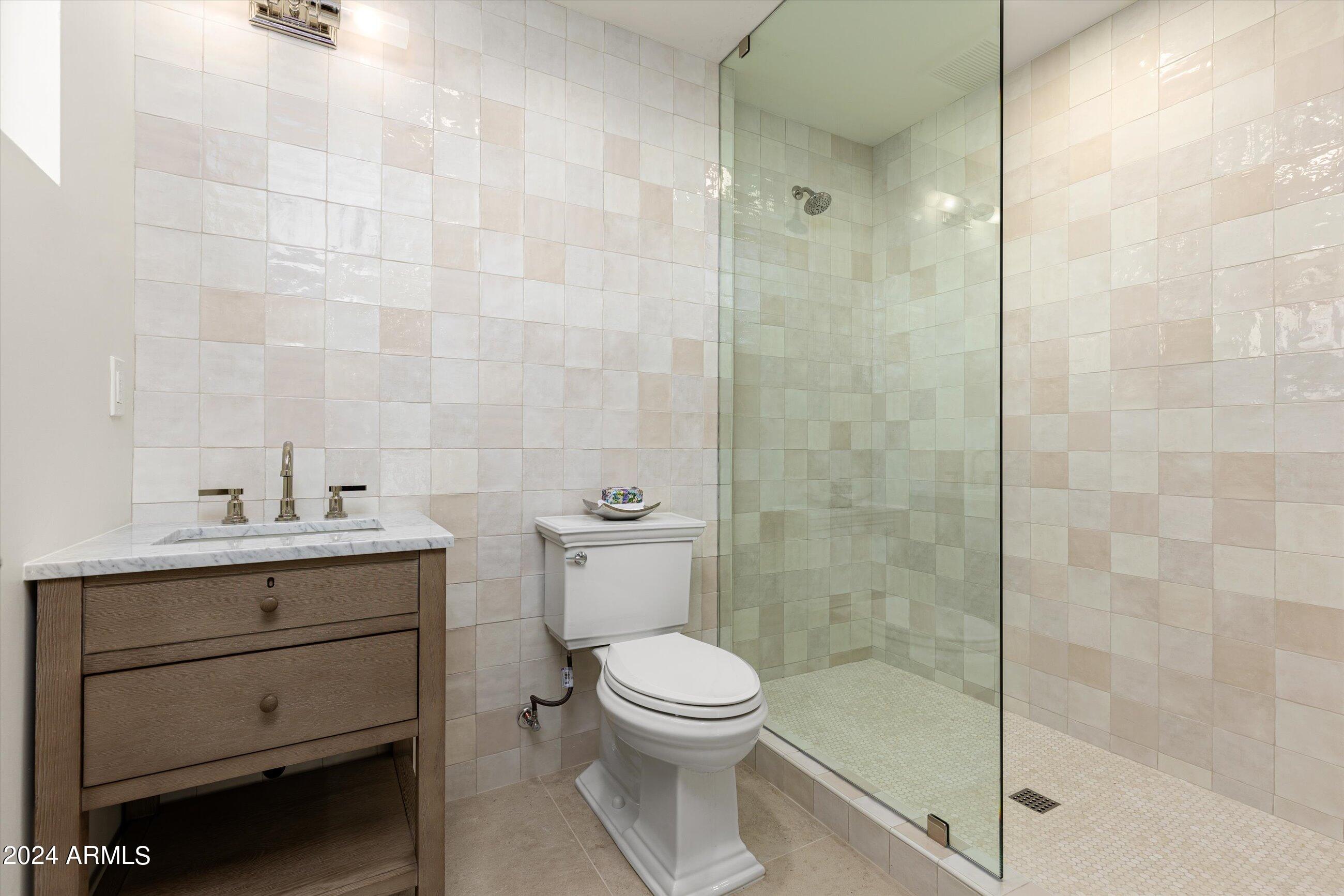 5635 E LINCOLN Drive # 4