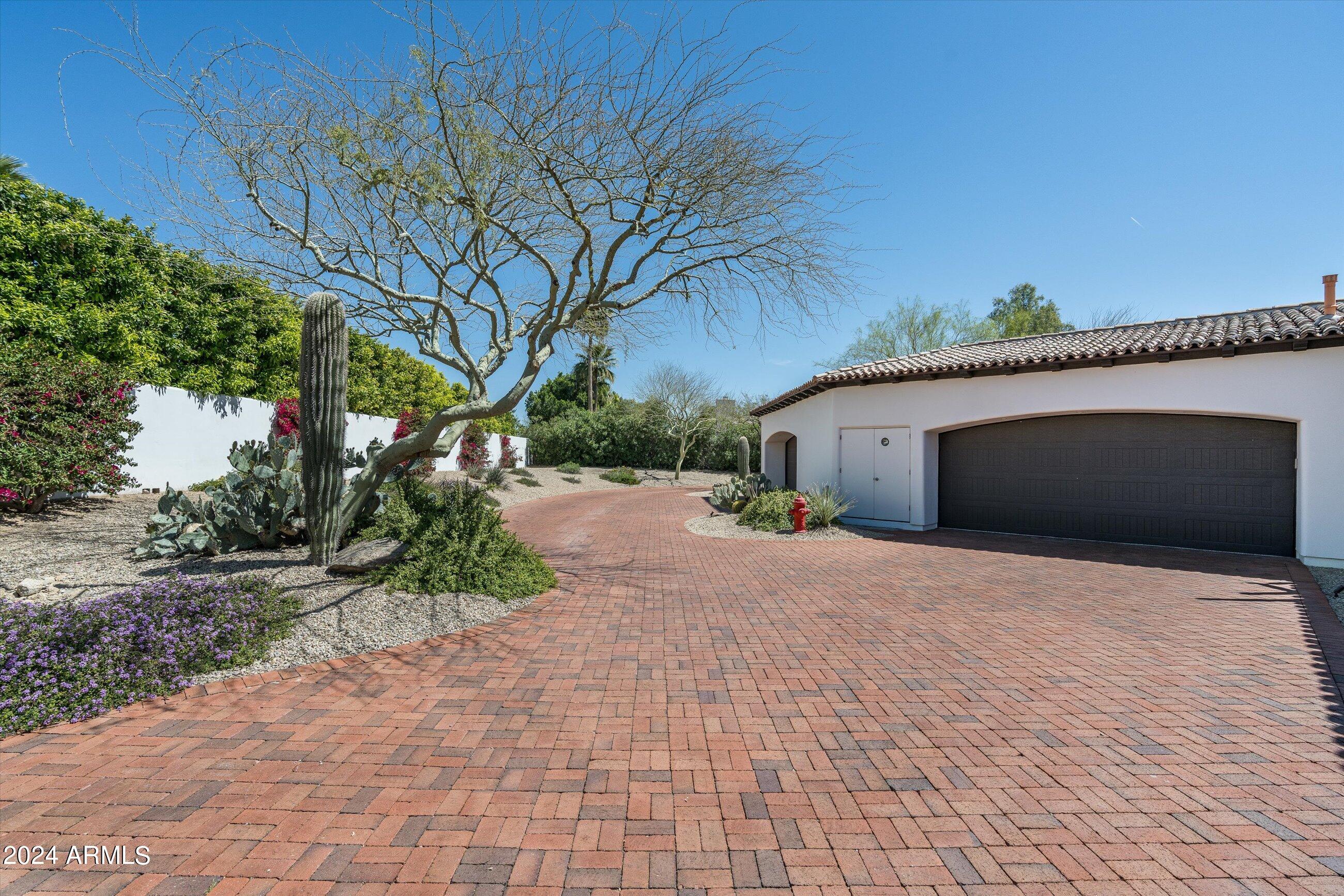 5842 E Redwing Road