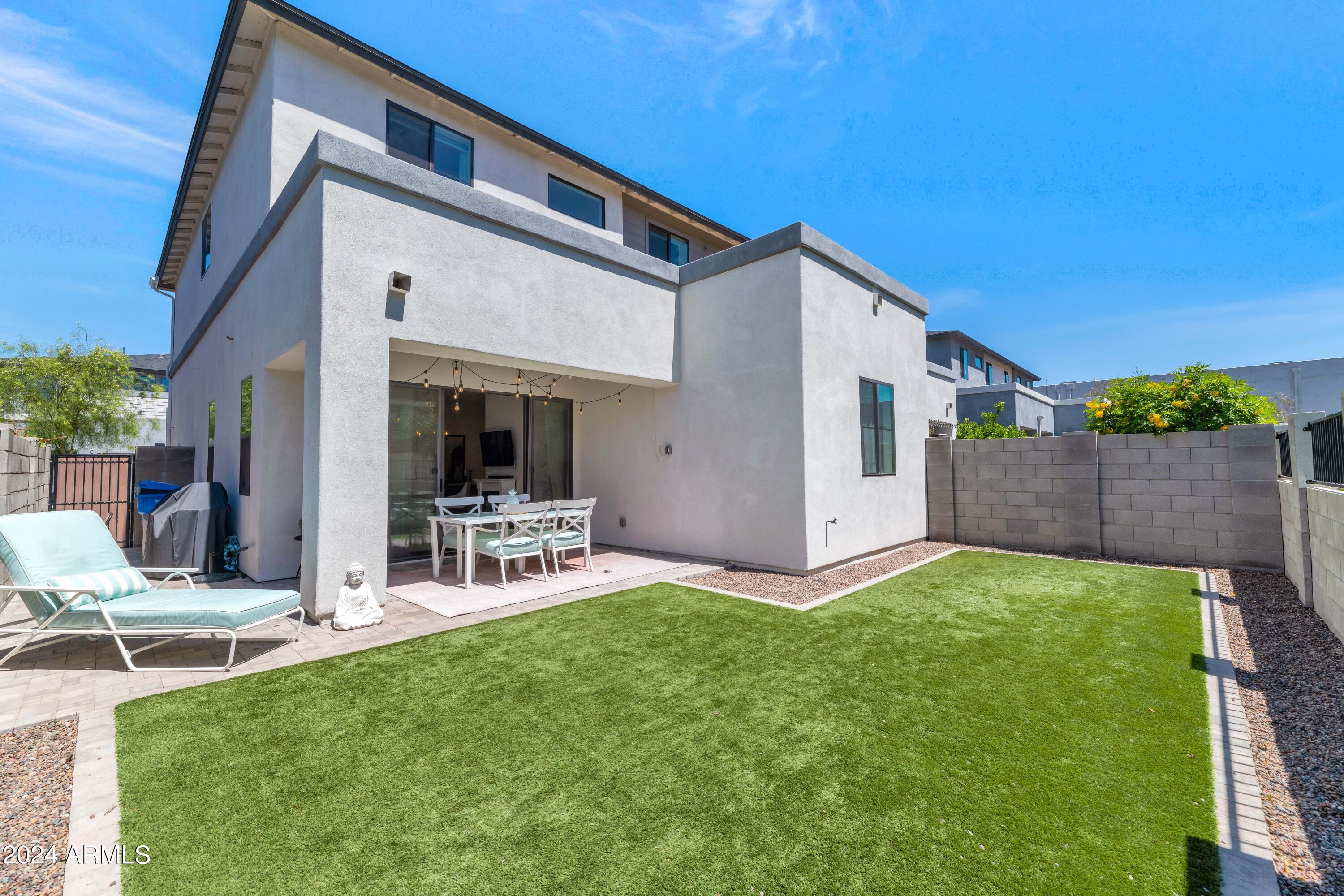 3121 E BERYL Avenue