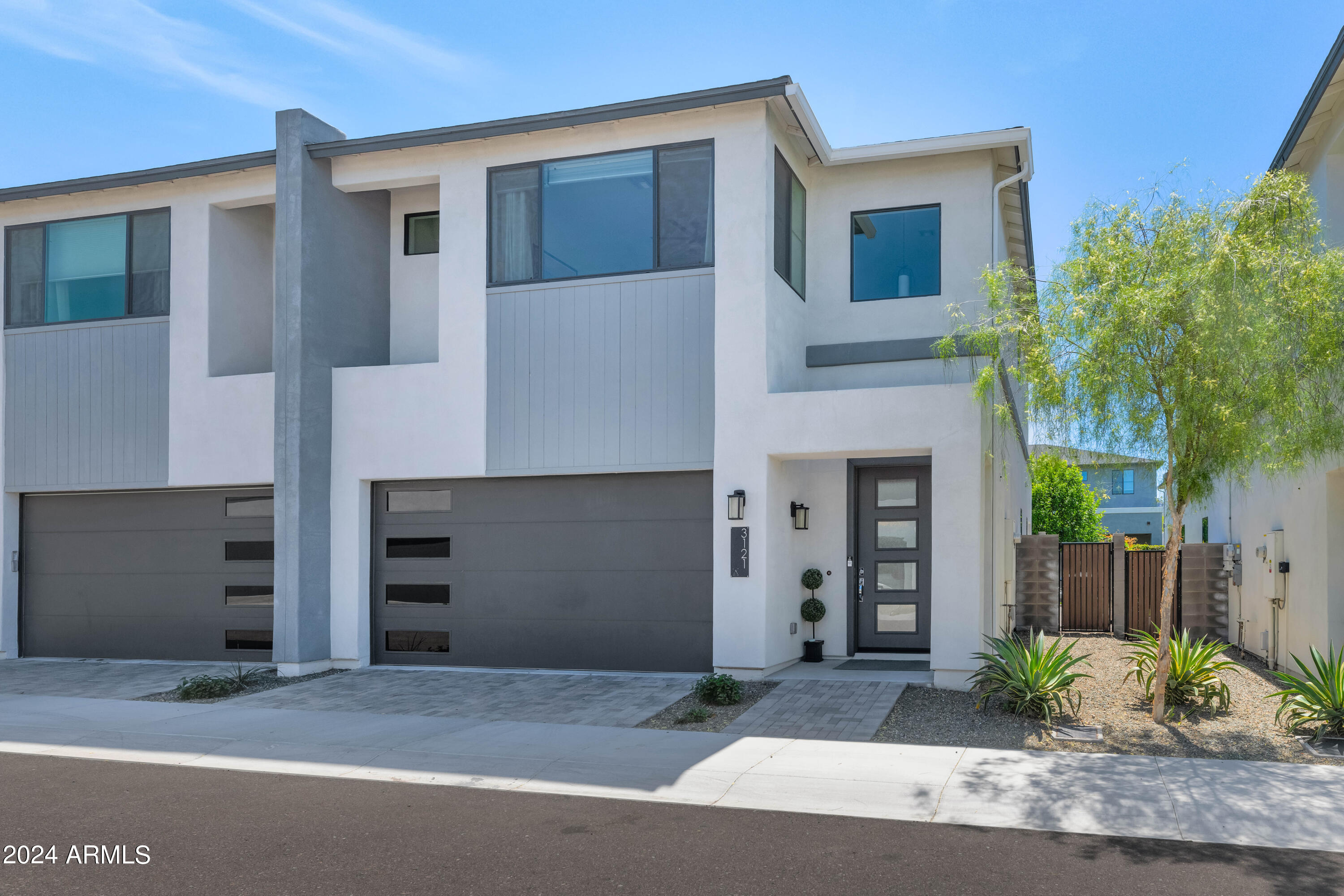 3121 E BERYL Avenue