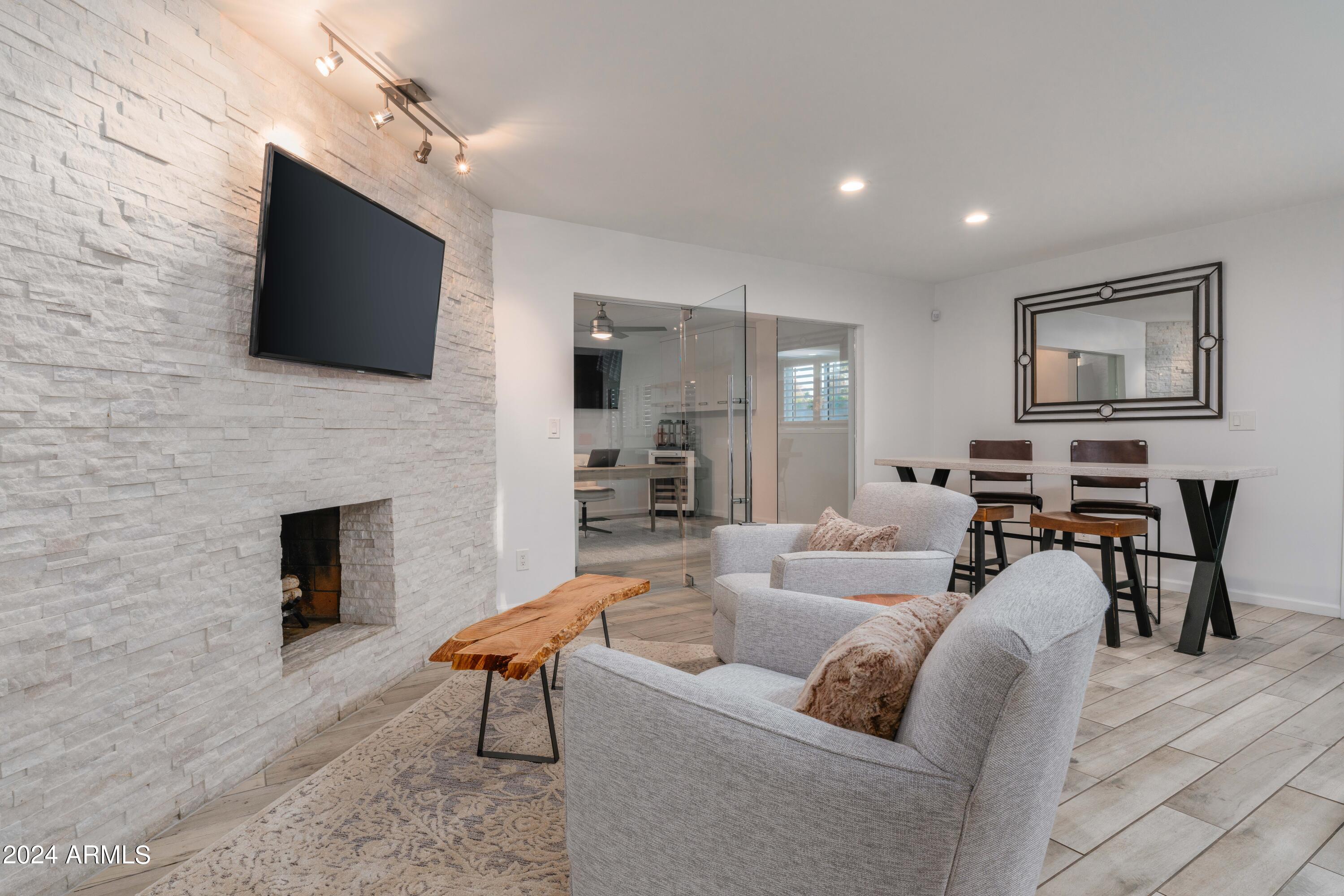 7811 N VIA DEL MUNDO